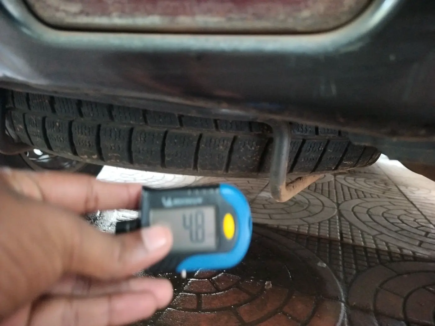 2013 Maruti Ertiga VXI CNG, CNG, Manual, 1,33,103 km, tyre