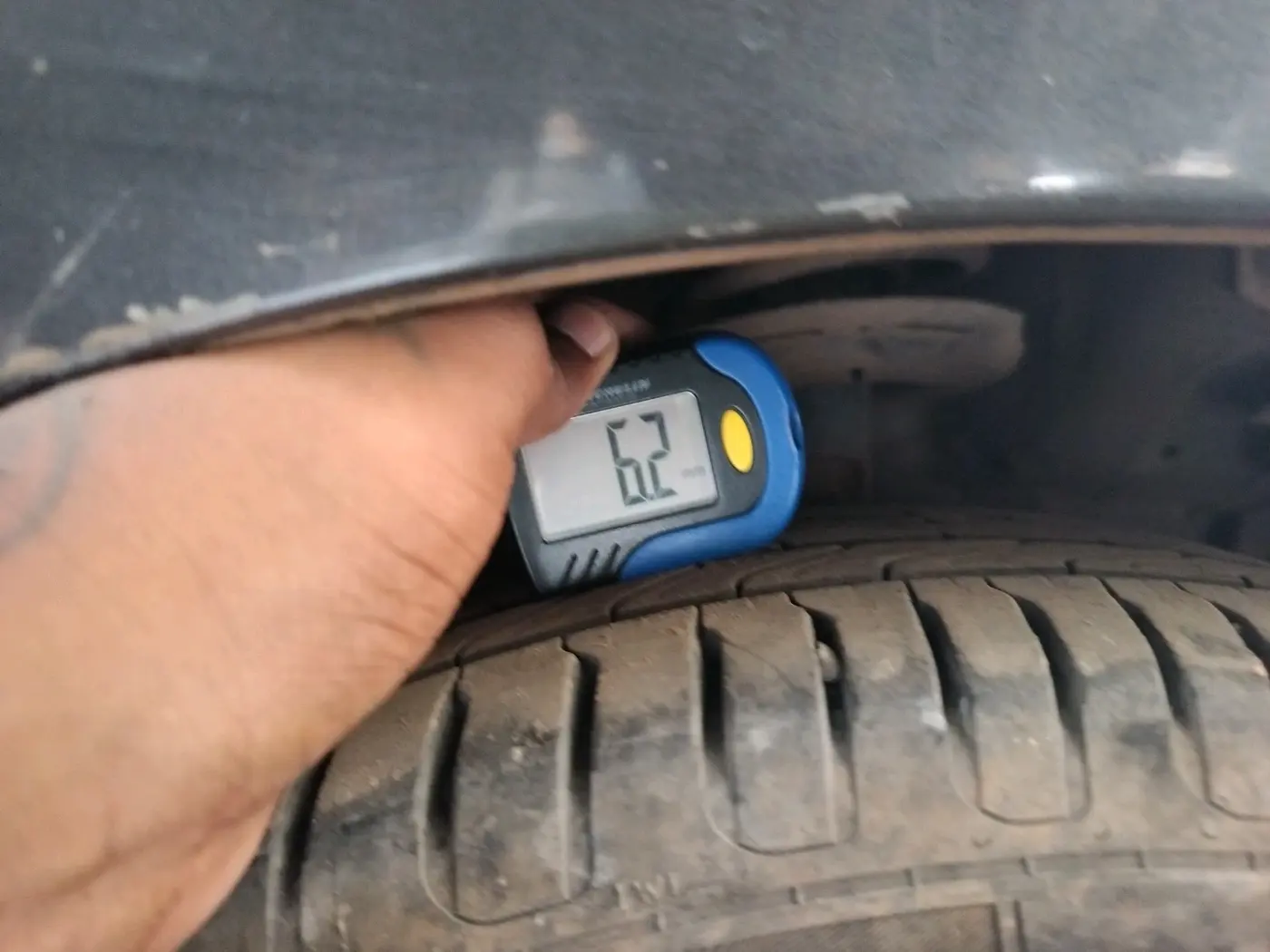 2013 Maruti Ertiga VXI CNG, CNG, Manual, 1,33,103 km, tyre