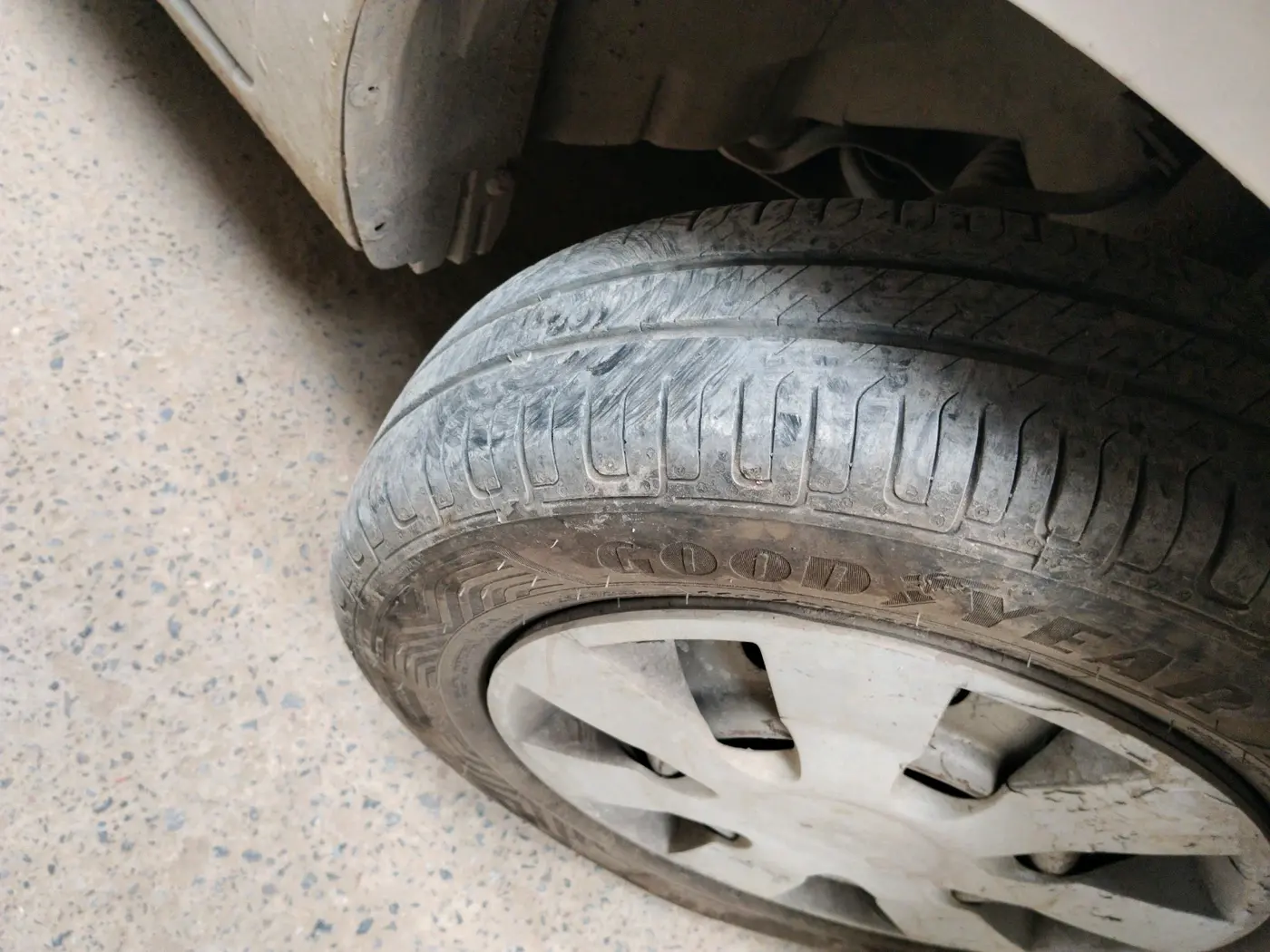 2012 Maruti Wagon R 1.0 LXI CNG, CNG, Manual, 1,26,901 km, tyre