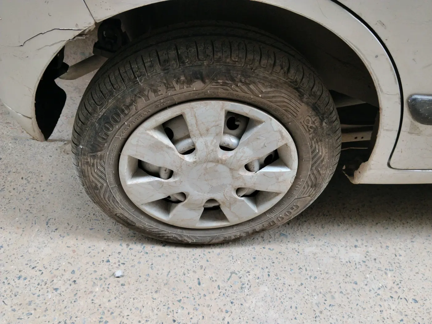 2012 Maruti Wagon R 1.0 LXI CNG, CNG, Manual, 1,26,901 km, tyre