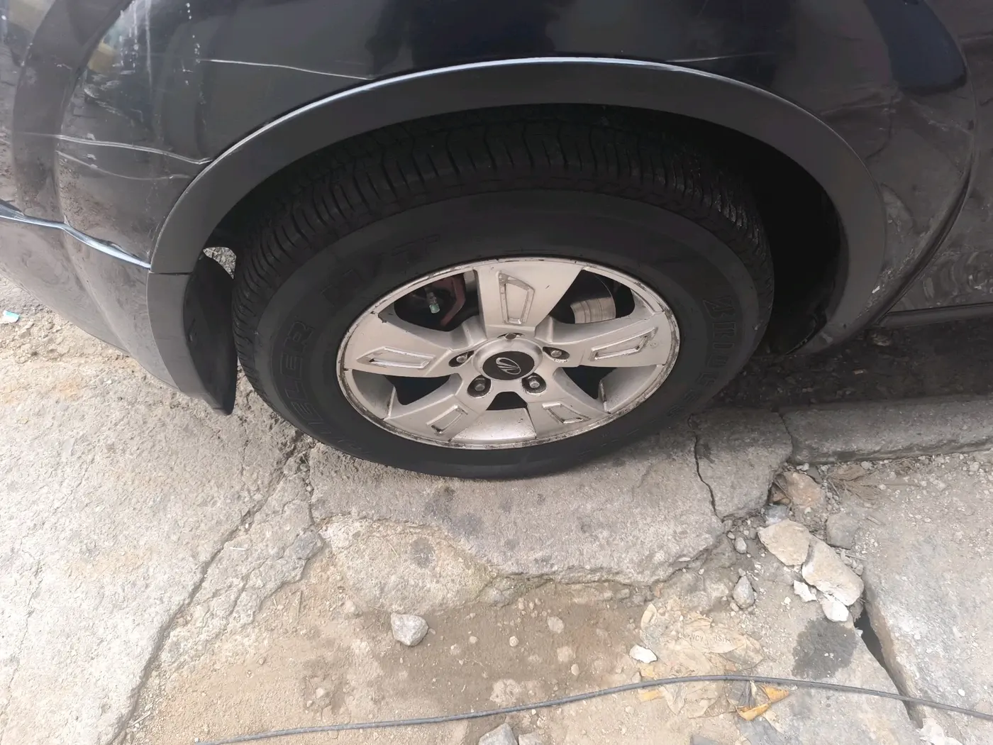 2012 Mahindra XUV500 W8, Diesel, Manual, 2,40,735 km, tyre