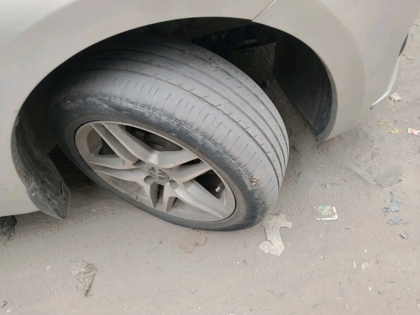 2018 Maruti Dzire LDI, Diesel, Manual, 1,76,695 km, tyre