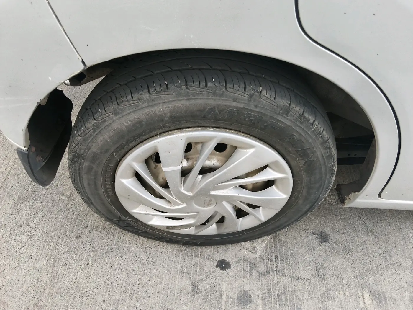 2012 Maruti Wagon R 1.0 LXI CNG, CNG, Manual, 97,798 km, tyre