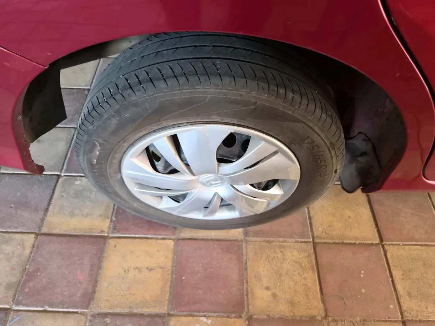 2019 Honda Amaze 1.2L I-VTEC S, Petrol, Manual, 1,28,029 km, tyre