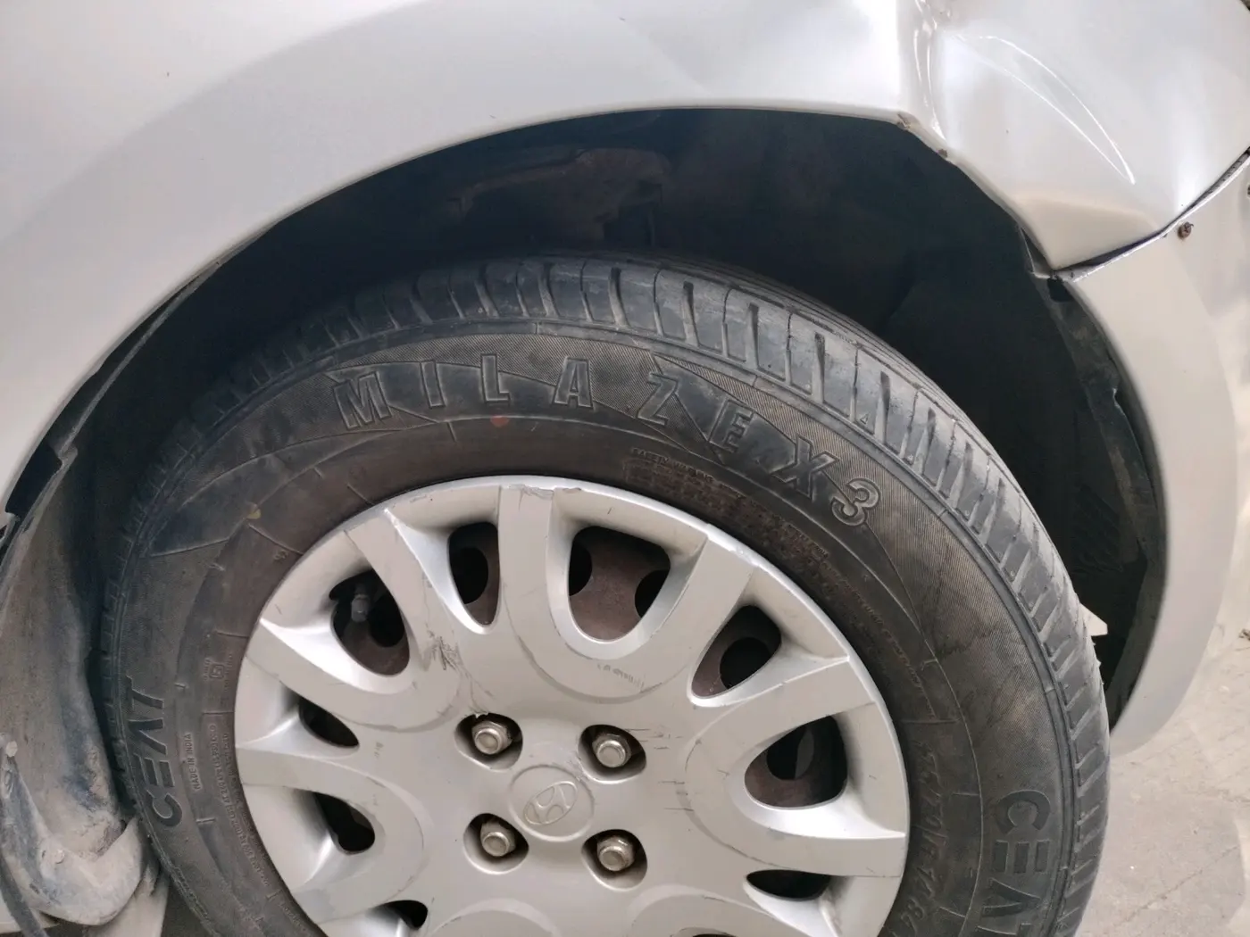 2011 Hyundai i20 MAGNA 1.2, CNG, Manual, 1,10,727 km, tyre