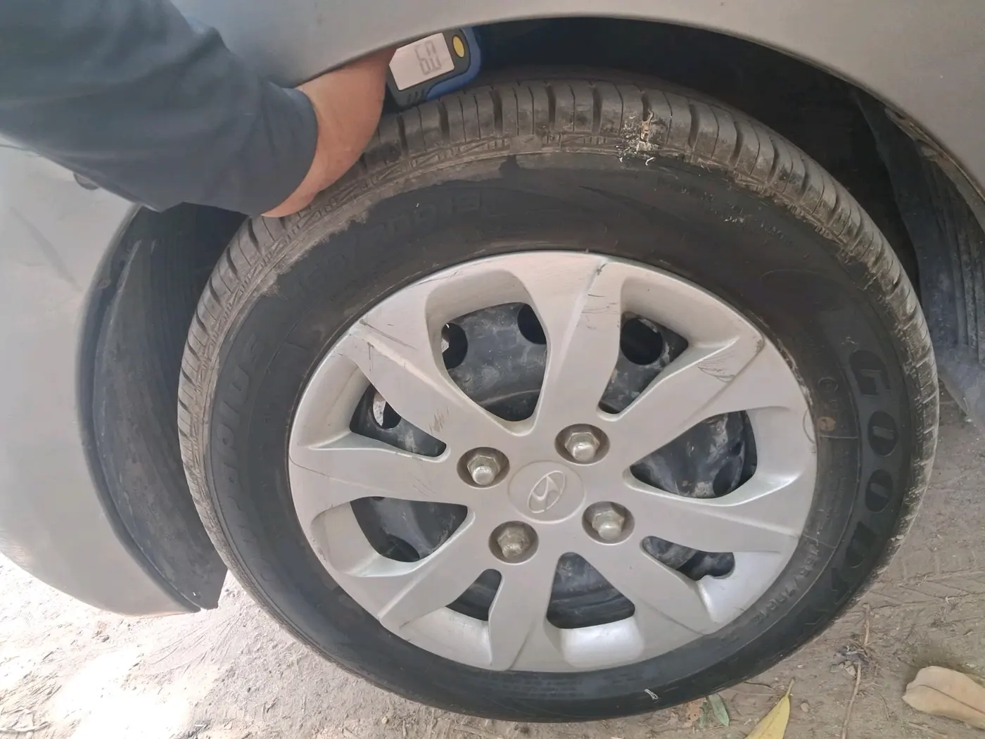 2014 Hyundai Eon MAGNA +, Petrol, Manual, 33,630 km, tyre