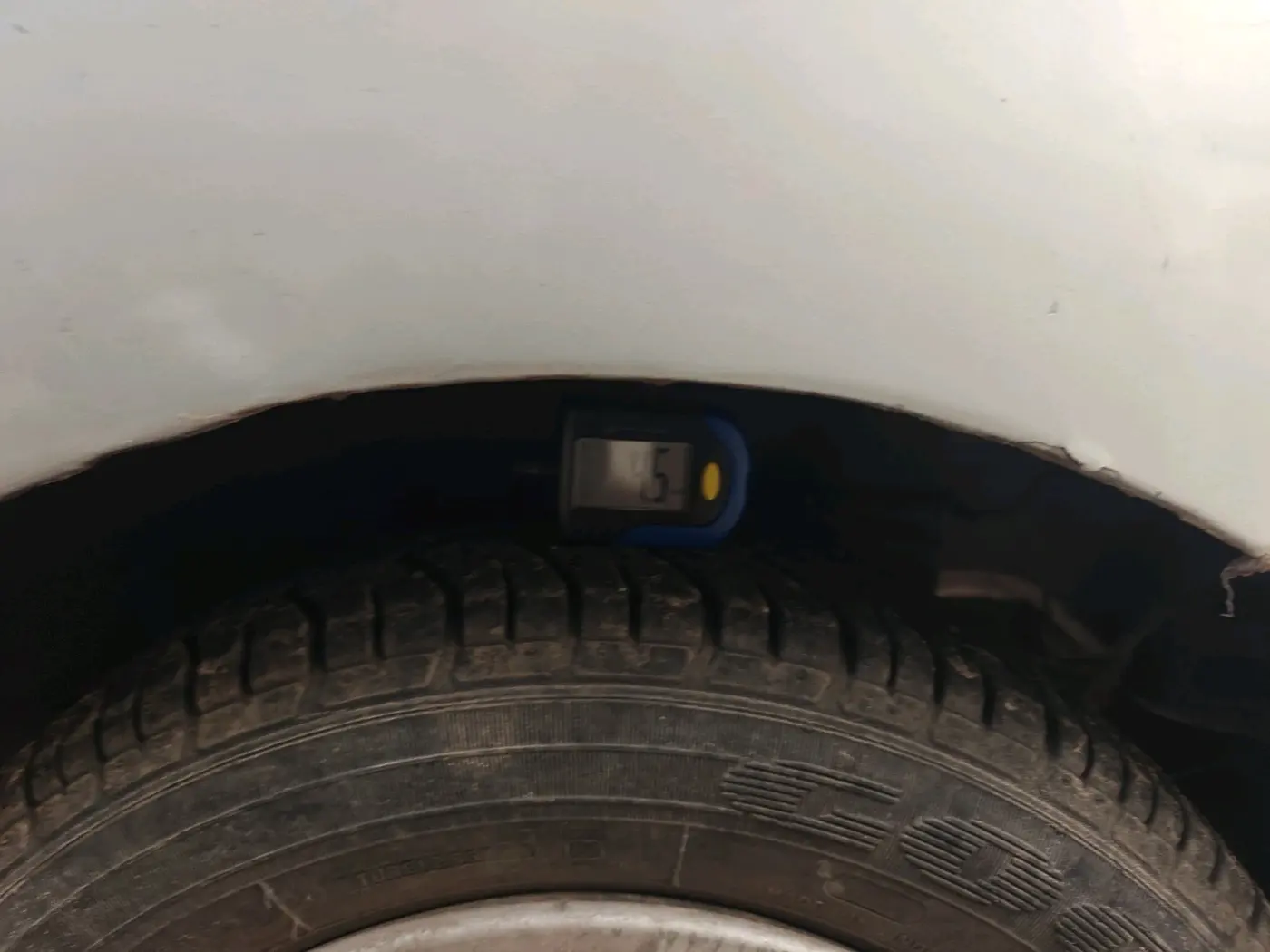 2011 Hyundai Eon MAGNA, Petrol, Manual, 46,714 km, tyre