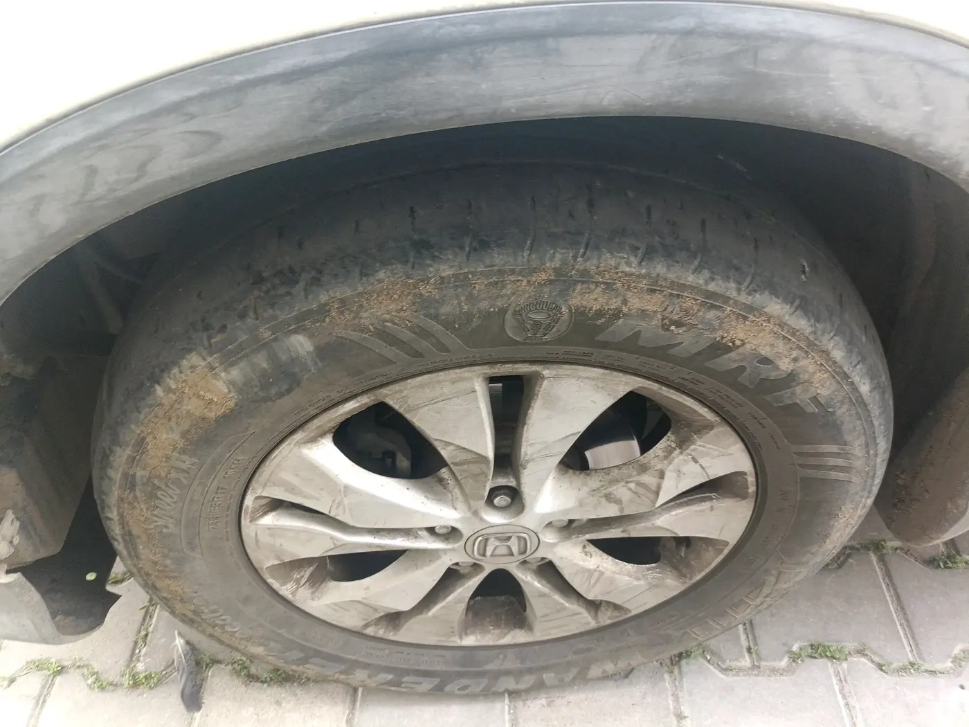 2013 Honda CRV 2.0L I-VTEC 2WD AT, Petrol, Automatic, 2,16,412 km, tyre