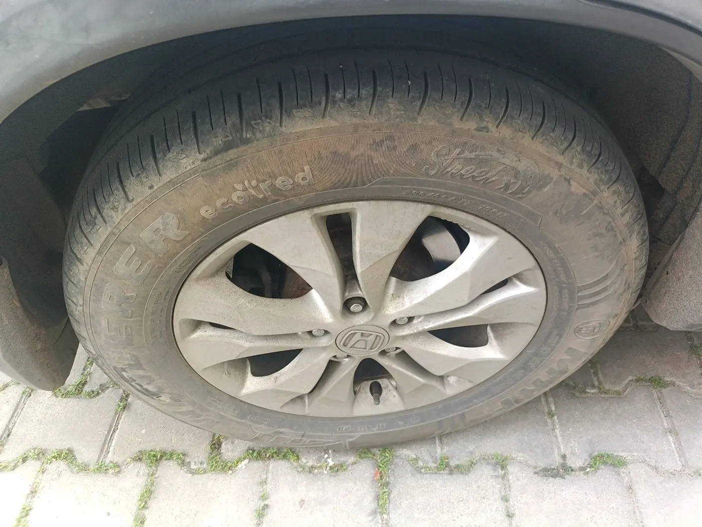 2013 Honda CRV 2.0L I-VTEC 2WD AT, Petrol, Automatic, 2,16,412 km, tyre