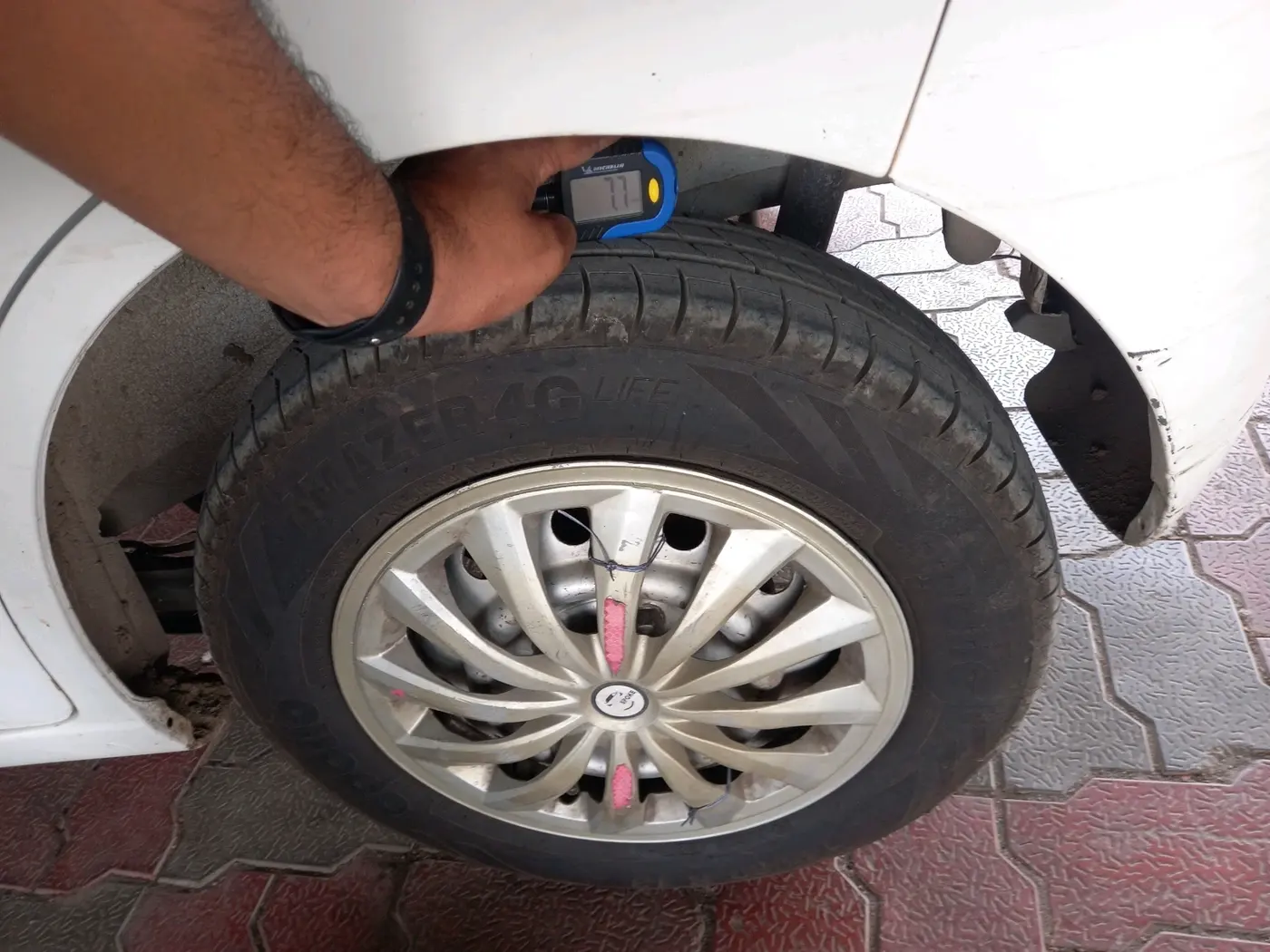 2016 Maruti Wagon R 1.0 LXI, CNG, Manual, 1,15,165 km, tyre