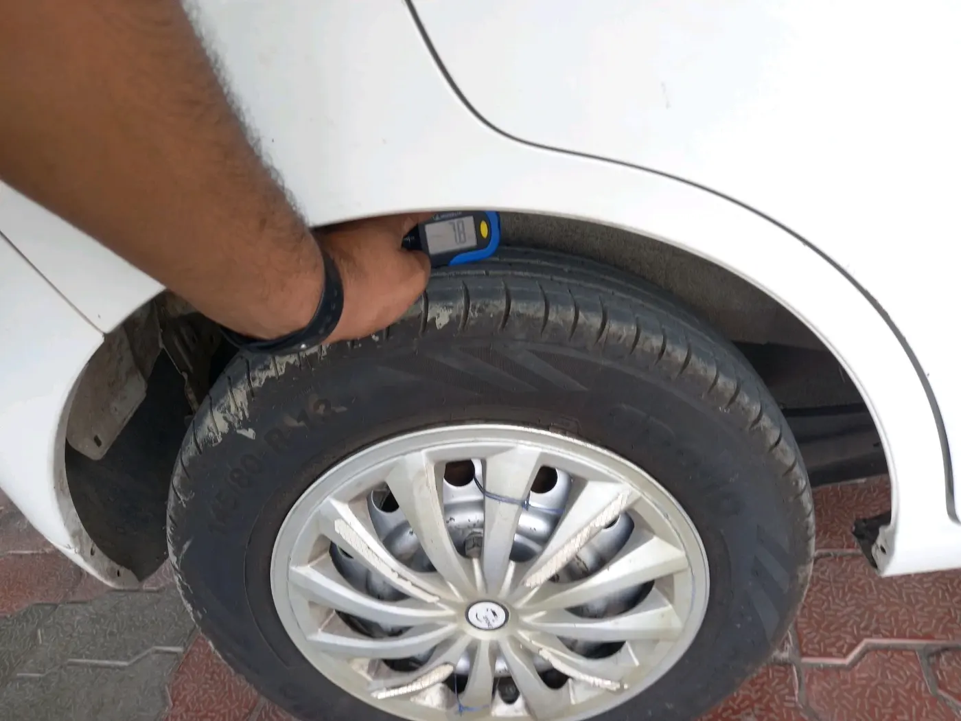 2016 Maruti Wagon R 1.0 LXI, CNG, Manual, 1,15,165 km, tyre