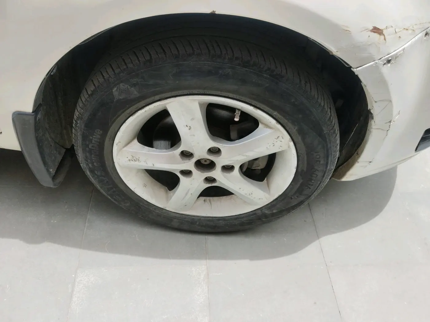 2013 Maruti SX4 VXI, CNG, Manual, 1,01,854 km, tyre