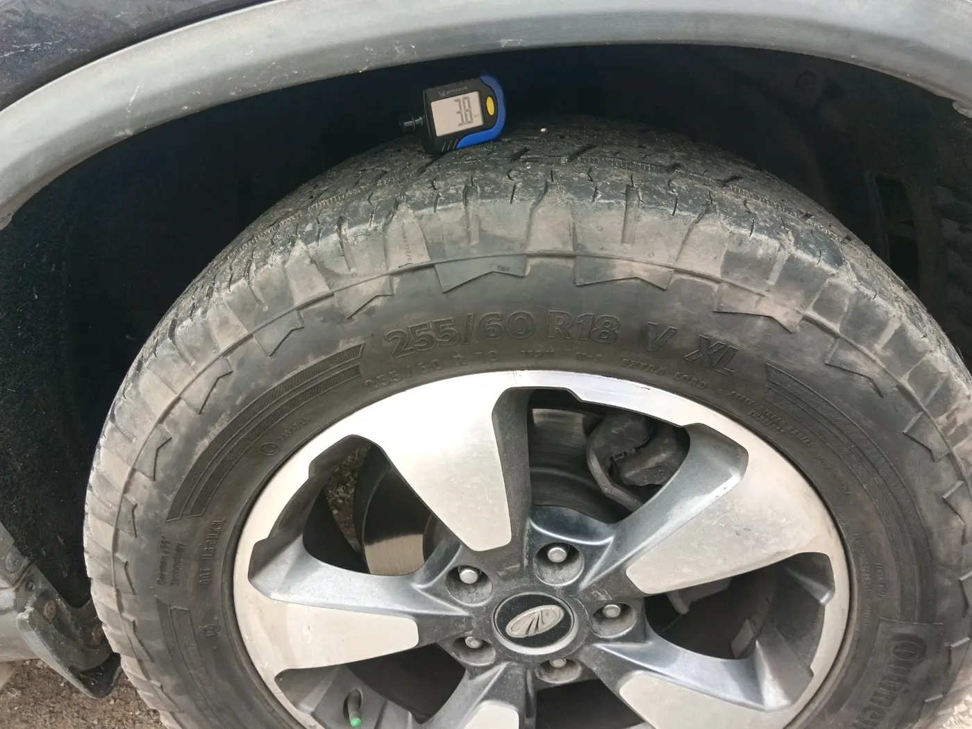 2022 Mahindra ALTURAS G4 4WD AT, Diesel, Automatic, 1,05,840 km, tyre