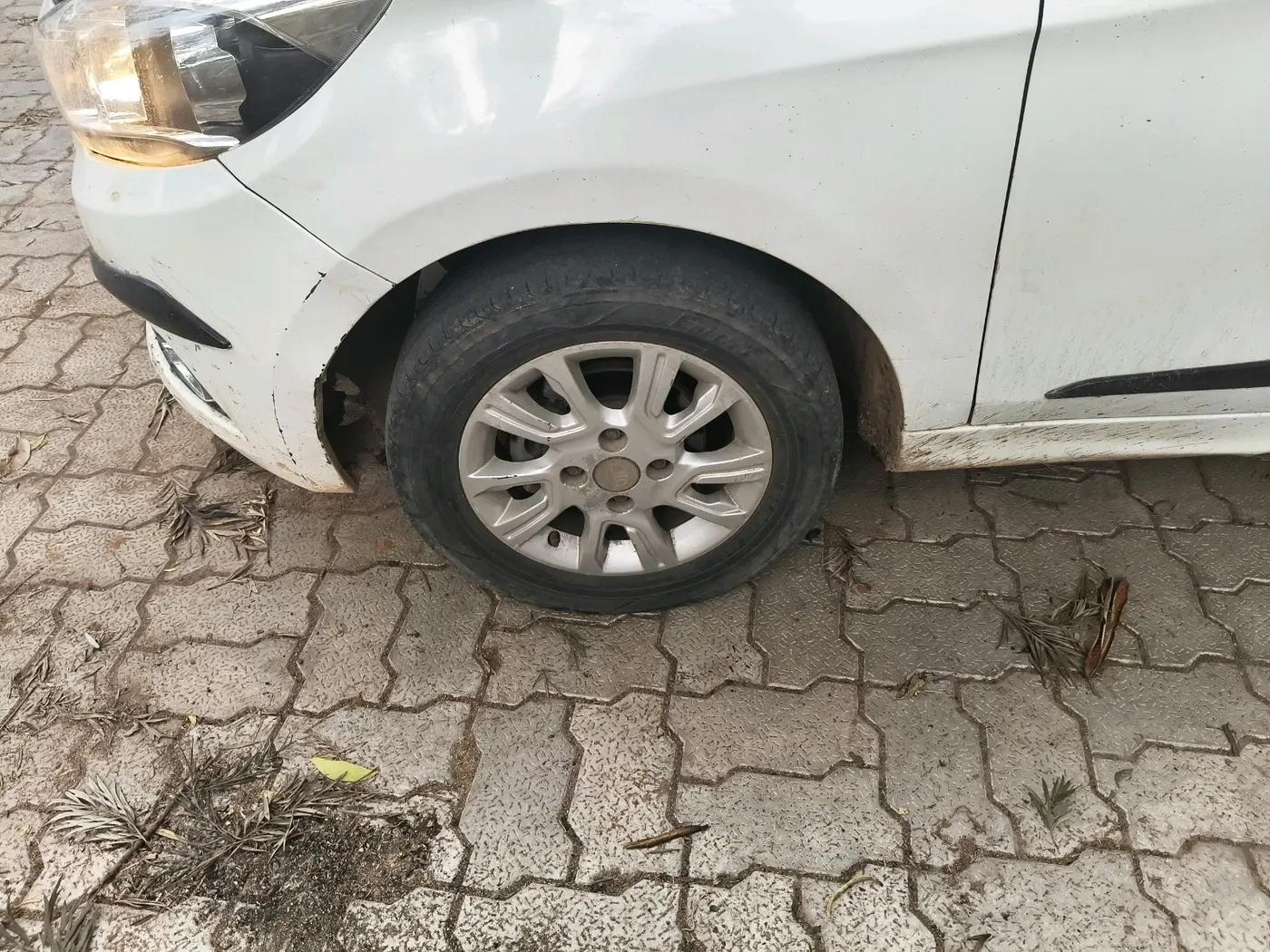 2016 Tata Tiago XZ PETROL, Petrol, Manual, 71,242 km, tyre