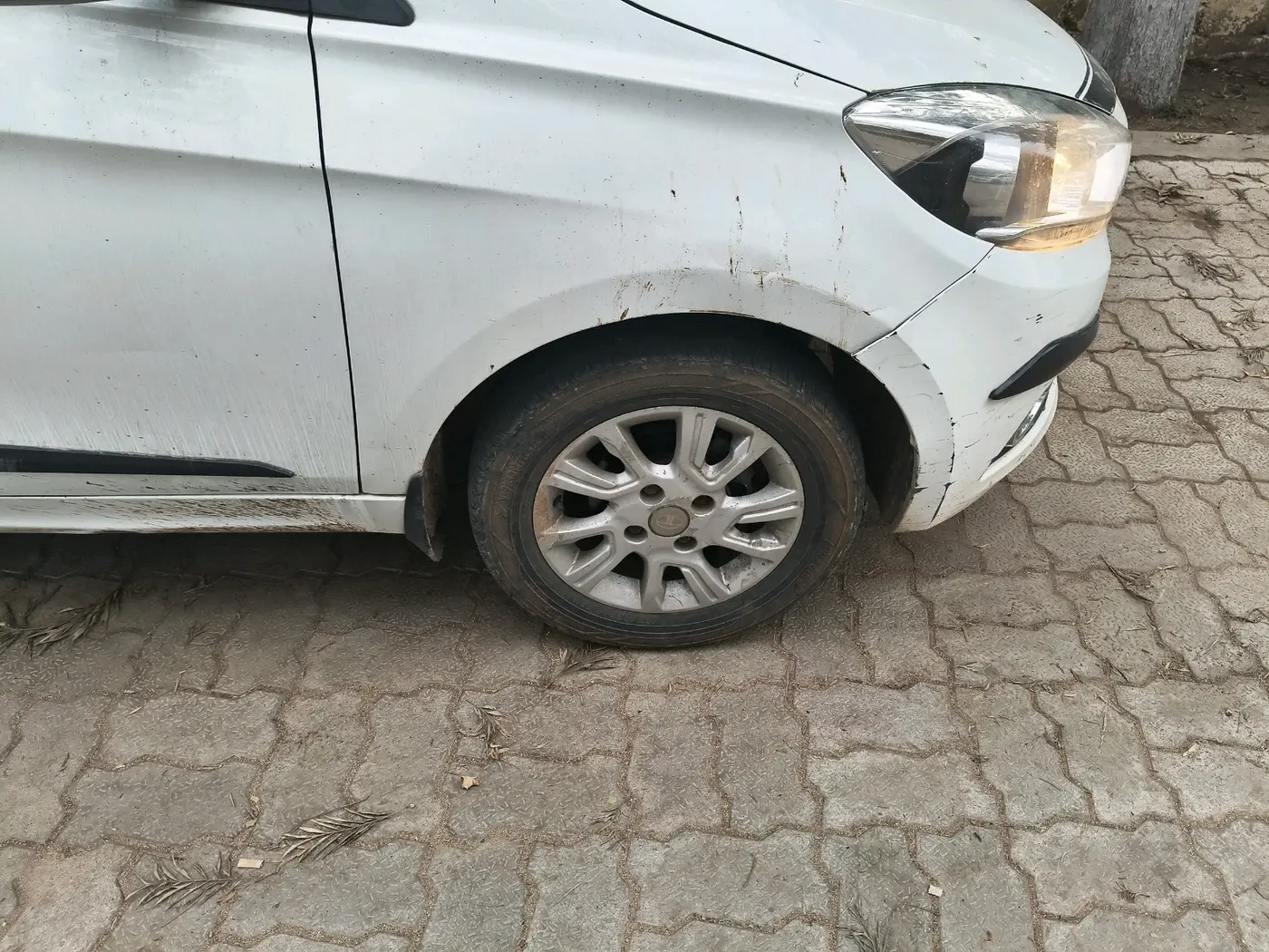 2016 Tata Tiago XZ PETROL, Petrol, Manual, 71,242 km, tyre