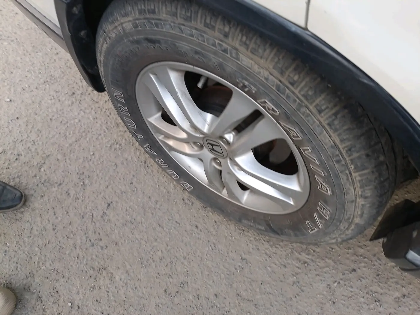 2011 Honda CRV 2.4L 2WD MT, Petrol, Manual, 1,28,201 km, tyre