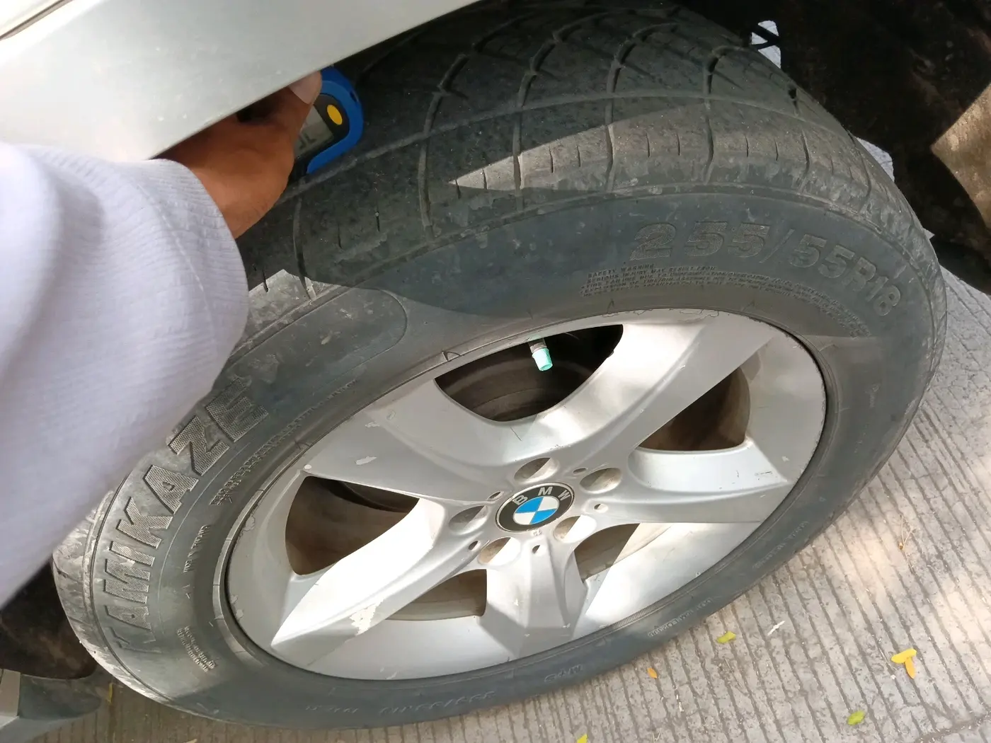 2012 BMW X5 3.0 D, Diesel, Automatic, 1,11,702 km, tyre