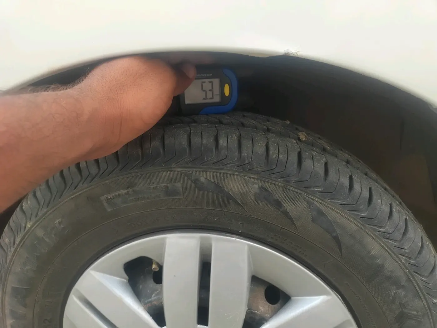 2014 Maruti Alto 800 LXI, Petrol, Manual, 1,06,319 km, tyre