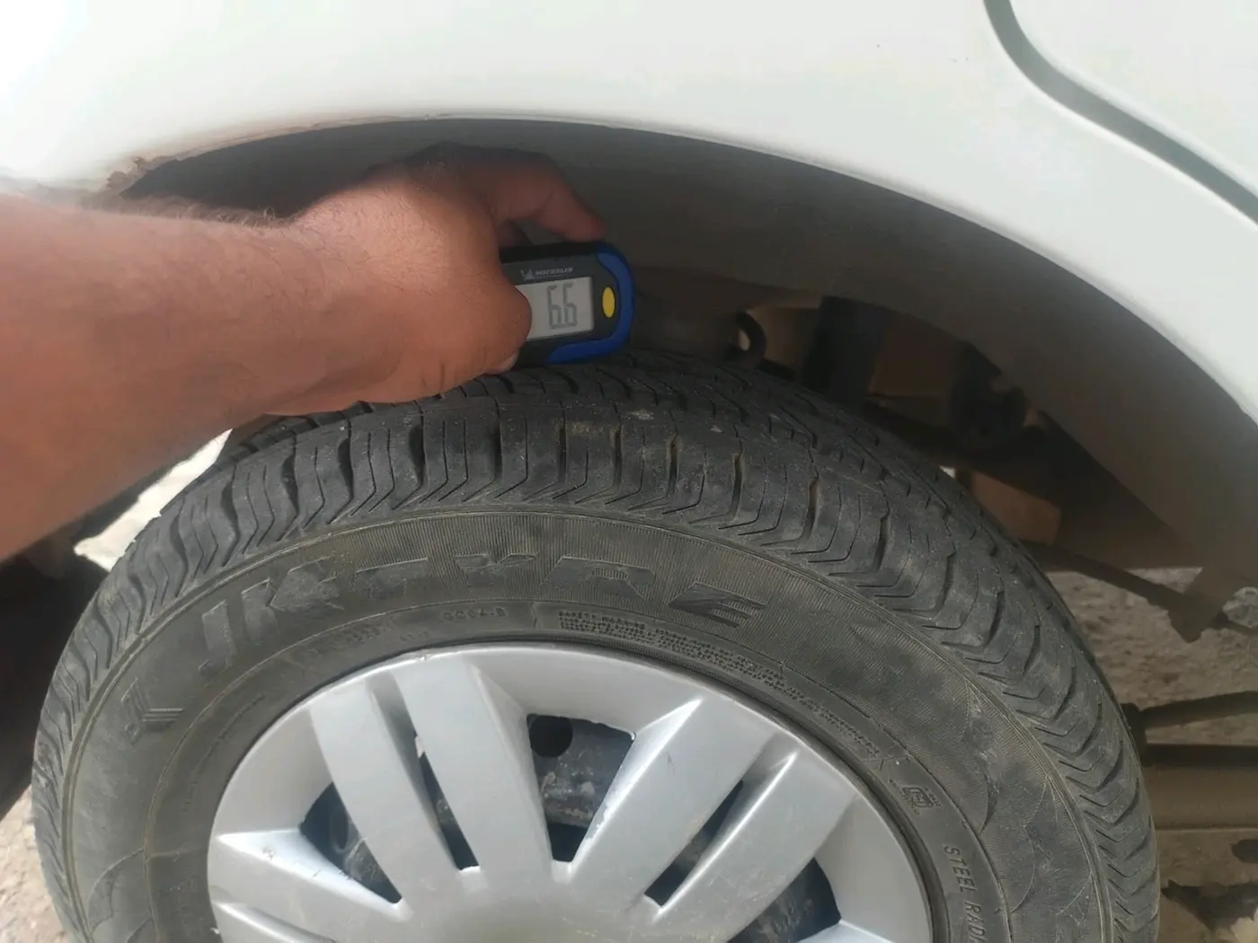 2014 Maruti Alto 800 LXI, Petrol, Manual, 1,06,319 km, tyre