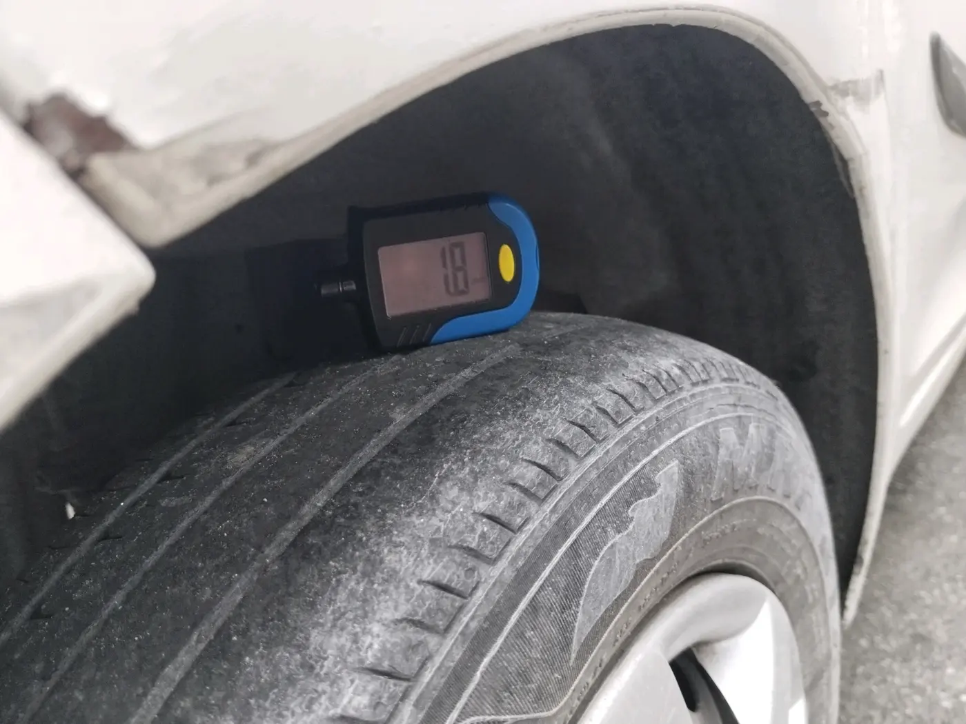 2013 Hyundai Eon ERA +, Petrol, Manual, 48,640 km, tyre