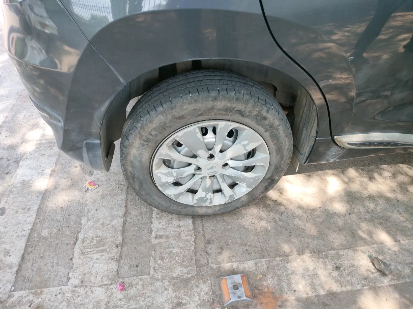 2024 Maruti Baleno SIGMA PETROL 1.2, CNG, Manual, 26,111 km, tyre