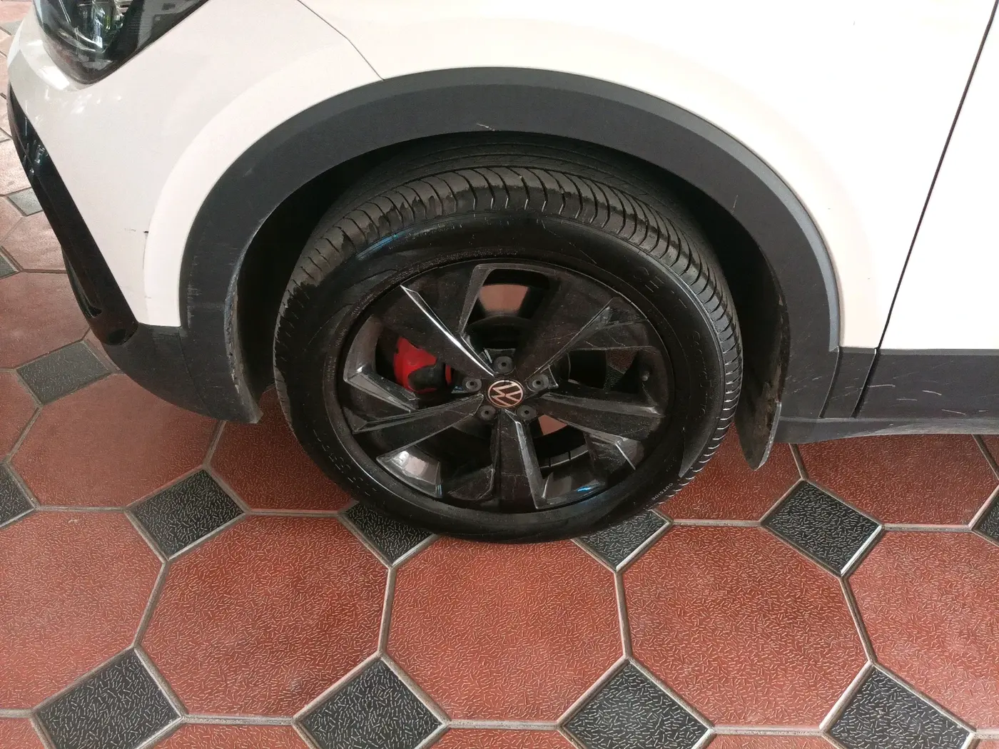 2025 Volkswagen TAIGUN GT PLUS 1.5 TSI DSG, Petrol, Automatic, 10,079 km, tyre