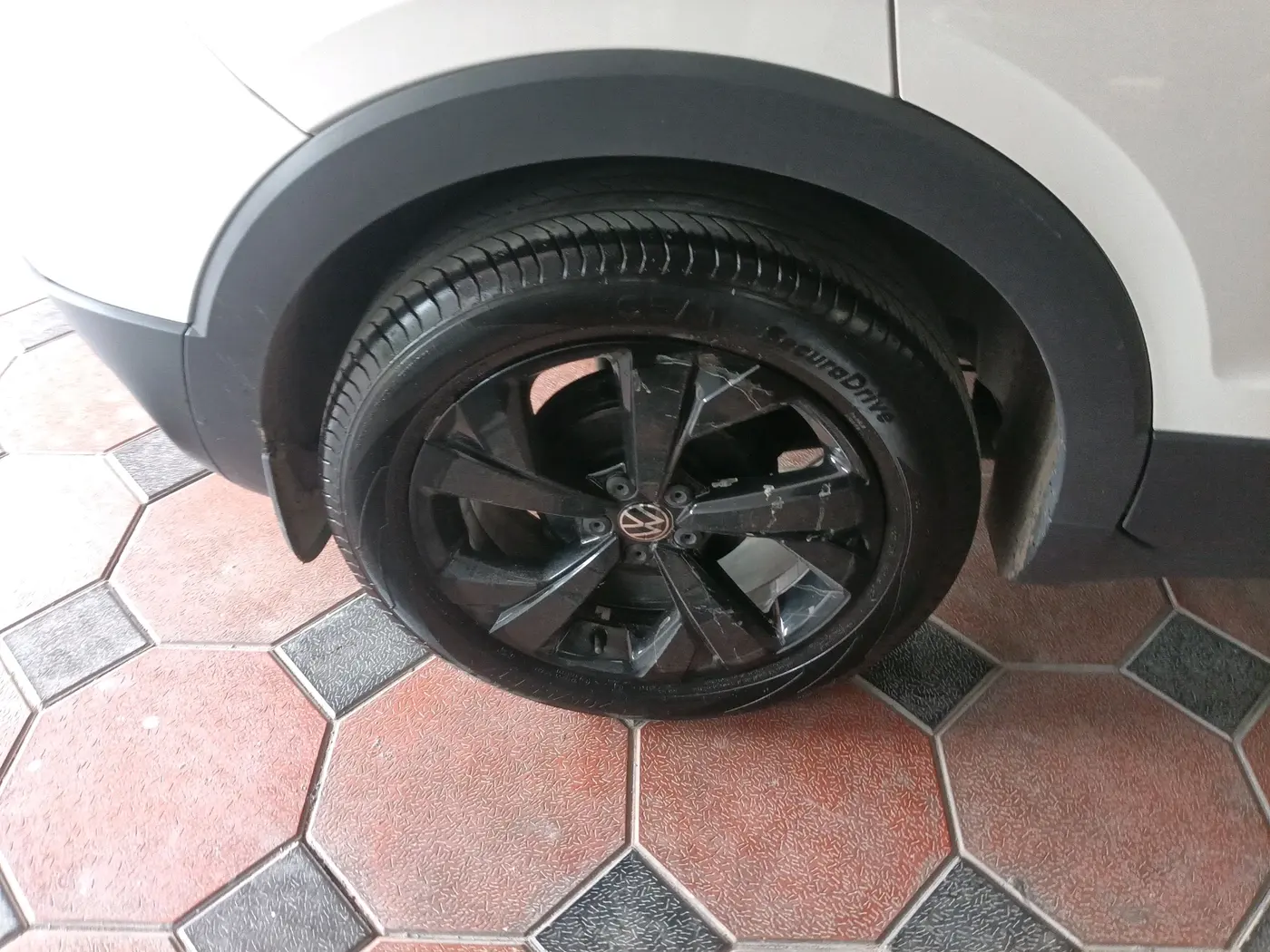 2025 Volkswagen TAIGUN GT PLUS 1.5 TSI DSG, Petrol, Automatic, 10,079 km, tyre