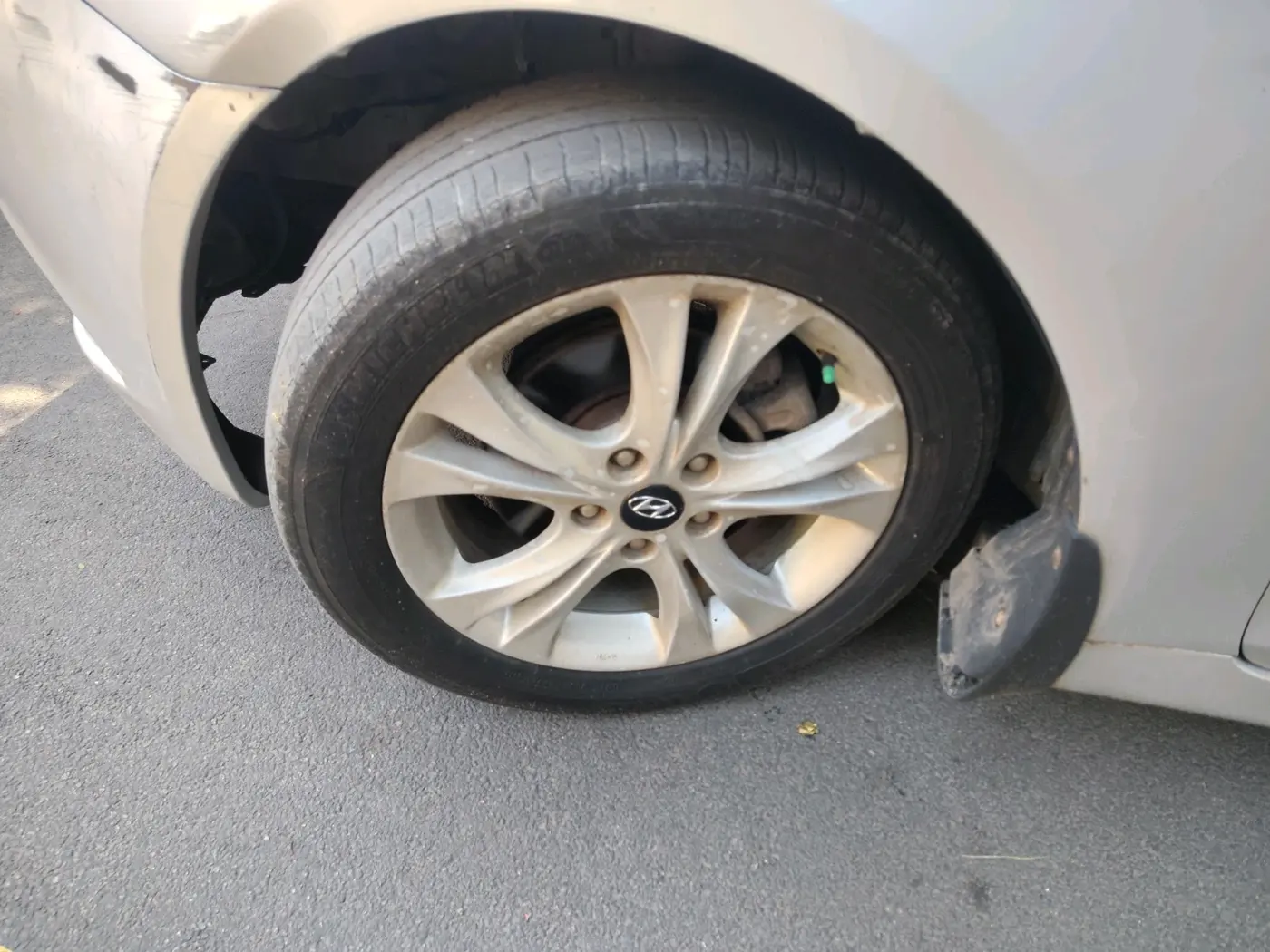 2012 Hyundai Sonata 2.4 GDI MT, Petrol, Manual, 75,677 km, tyre