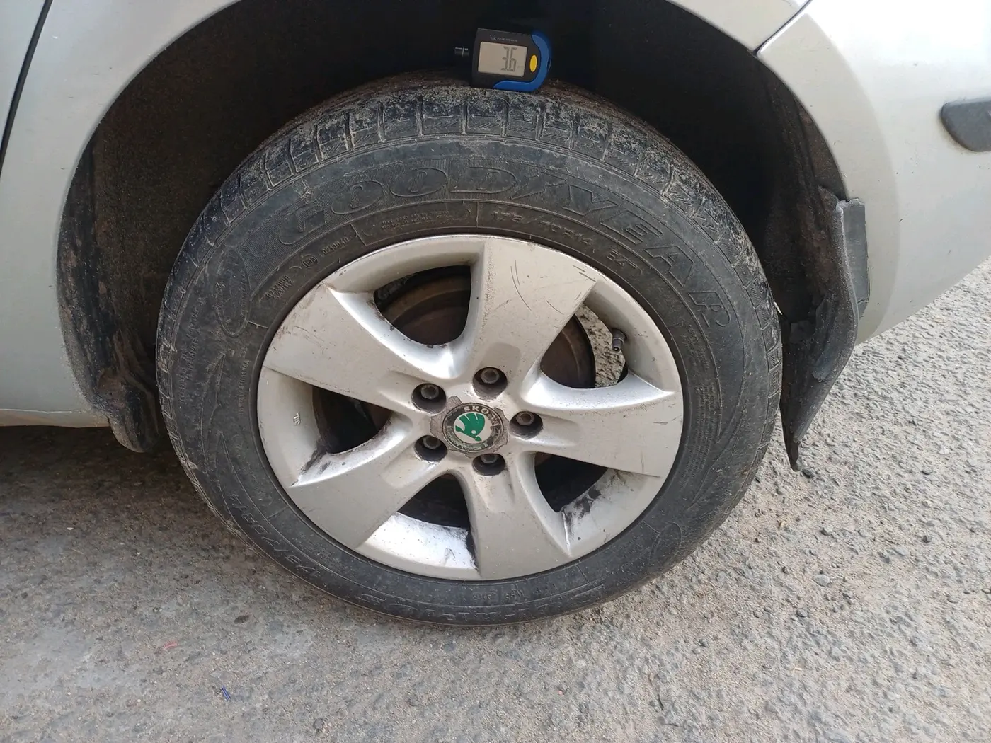 2011 Skoda Fabia ELEGANCE 1.2 TDI, Diesel, Manual, 1,60,182 km, tyre