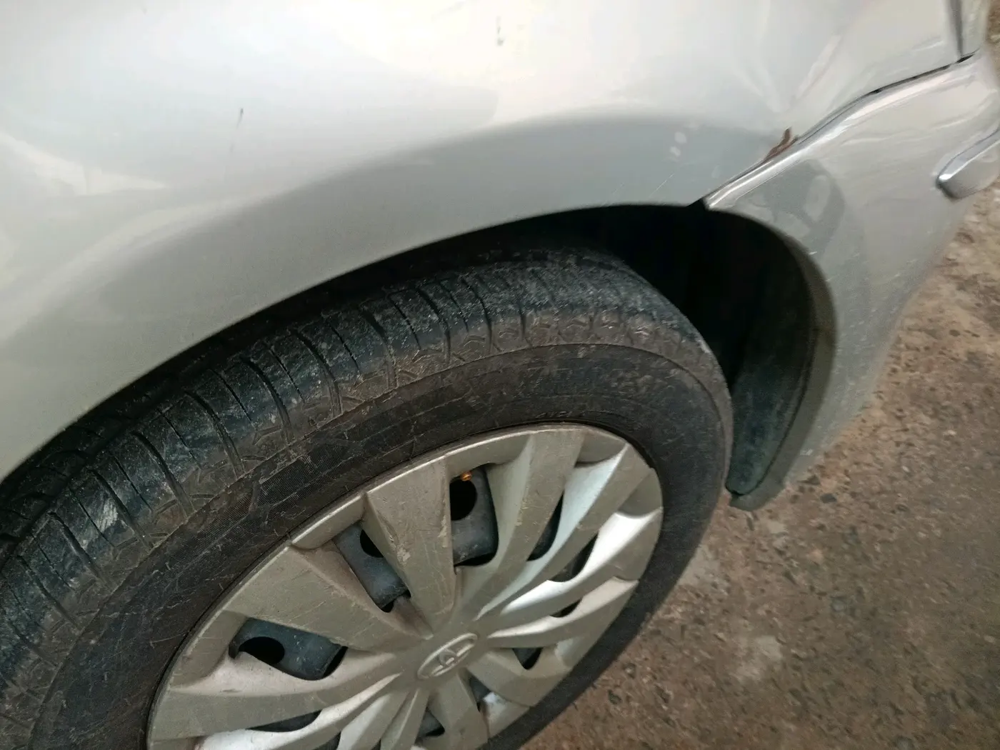 2014 Toyota Etios G, Petrol, Manual, 48,470 km, tyre