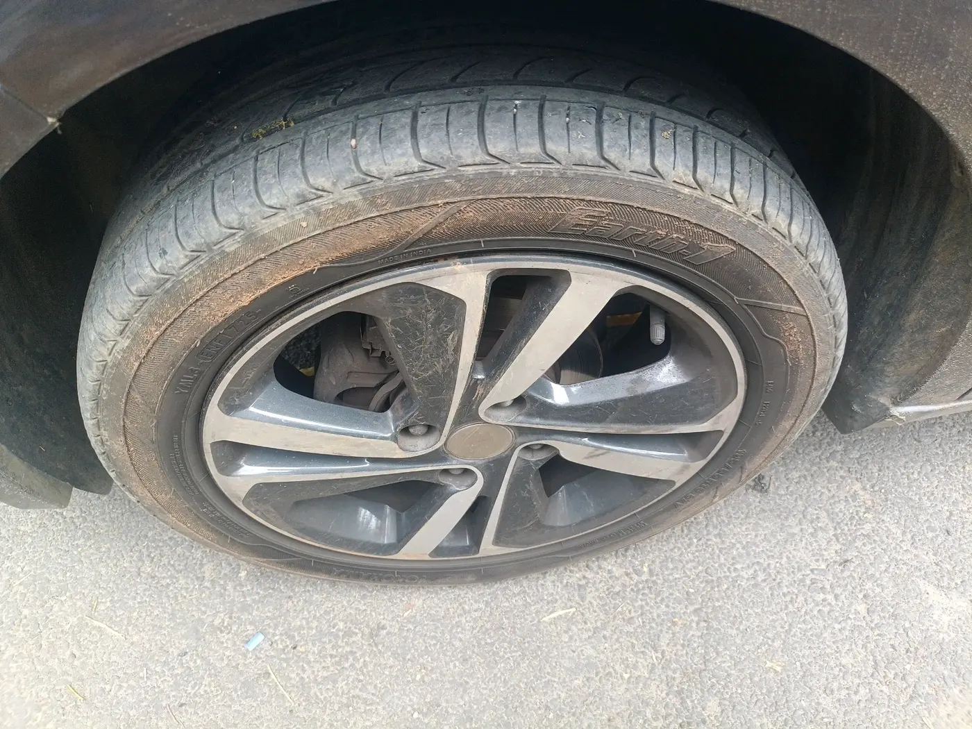 2021 Tata ALTROZ XZ PETROL, Petrol, Manual, 1,21,071 km, tyre
