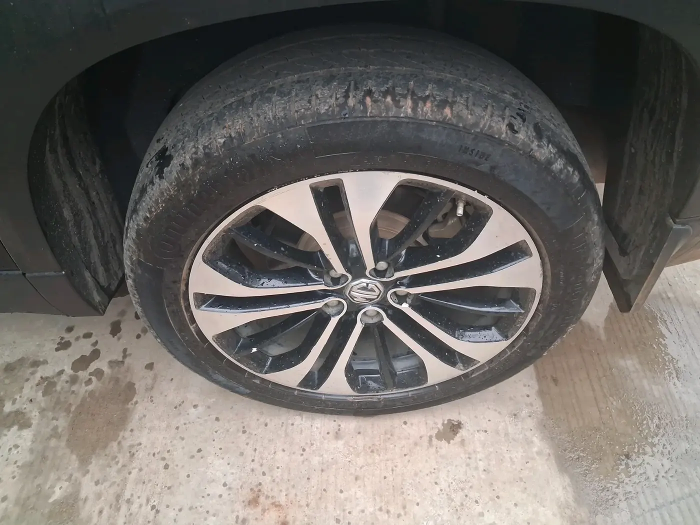 2021 MG HECTOR SHARP 1.5 DCT PETROL, Petrol, Automatic, 1,17,923 km, tyre