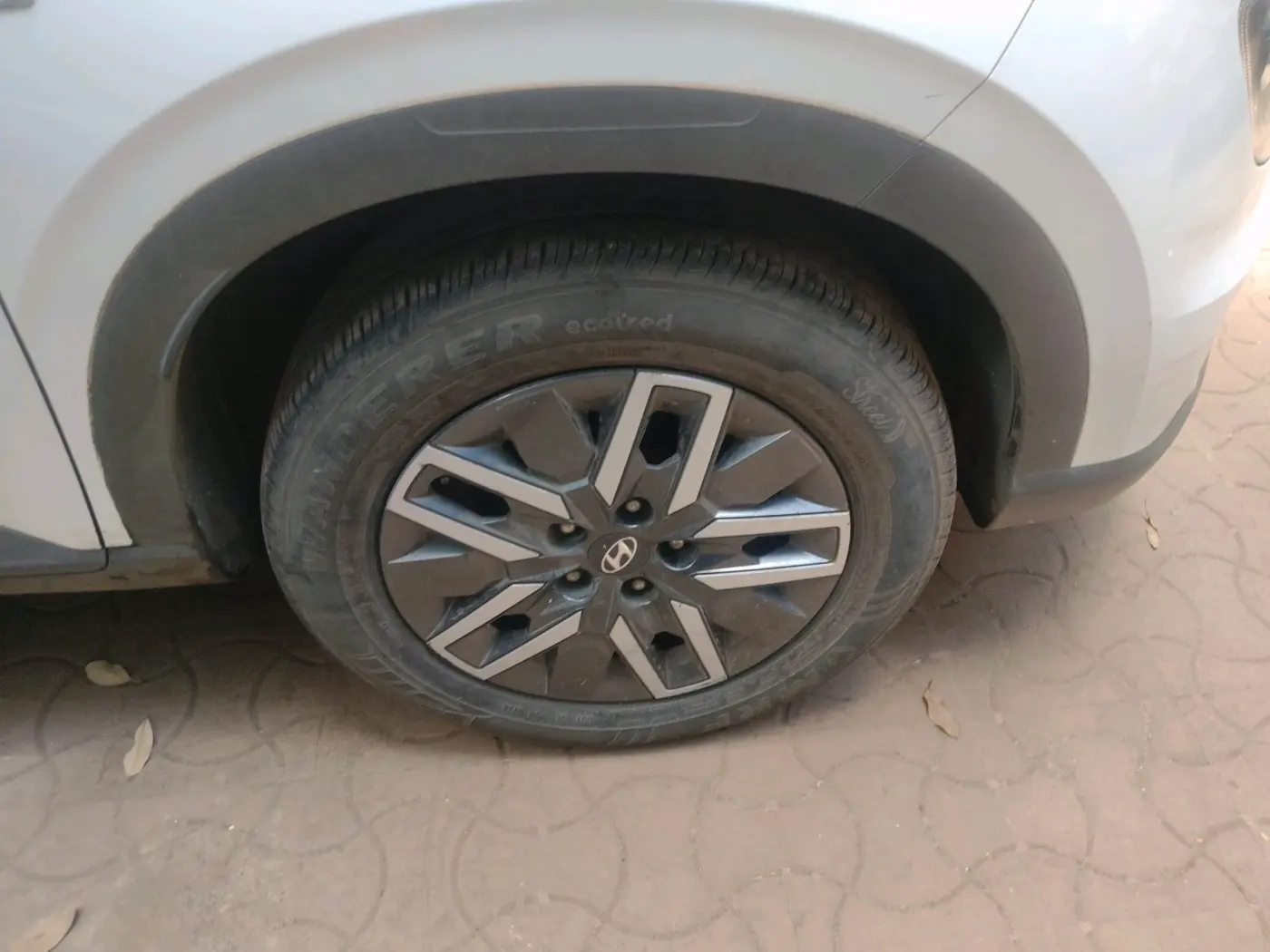 2022 Hyundai VENUE S (O) 1.0 Turbo Petrol DCT, Petrol, Automatic, 53,722 km, tyre