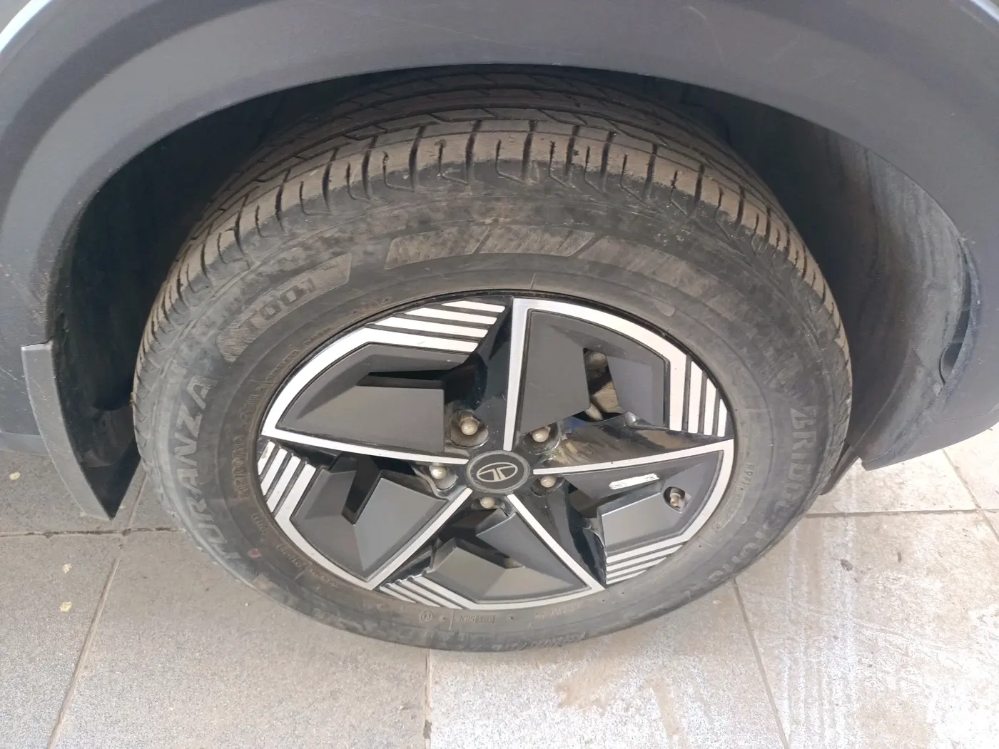 2023 Tata NEXON CREATIVE+ DCA 1.2 PETROL, Petrol, Automatic, 41,090 km, tyre