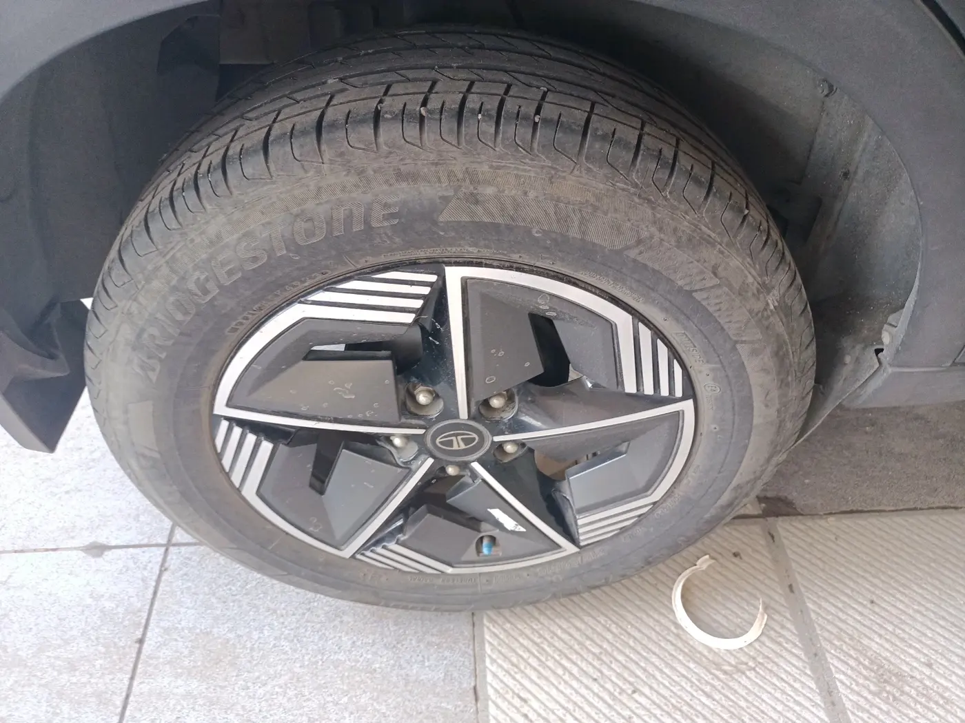 2023 Tata NEXON CREATIVE+ DCA 1.2 PETROL, Petrol, Automatic, 41,090 km, tyre