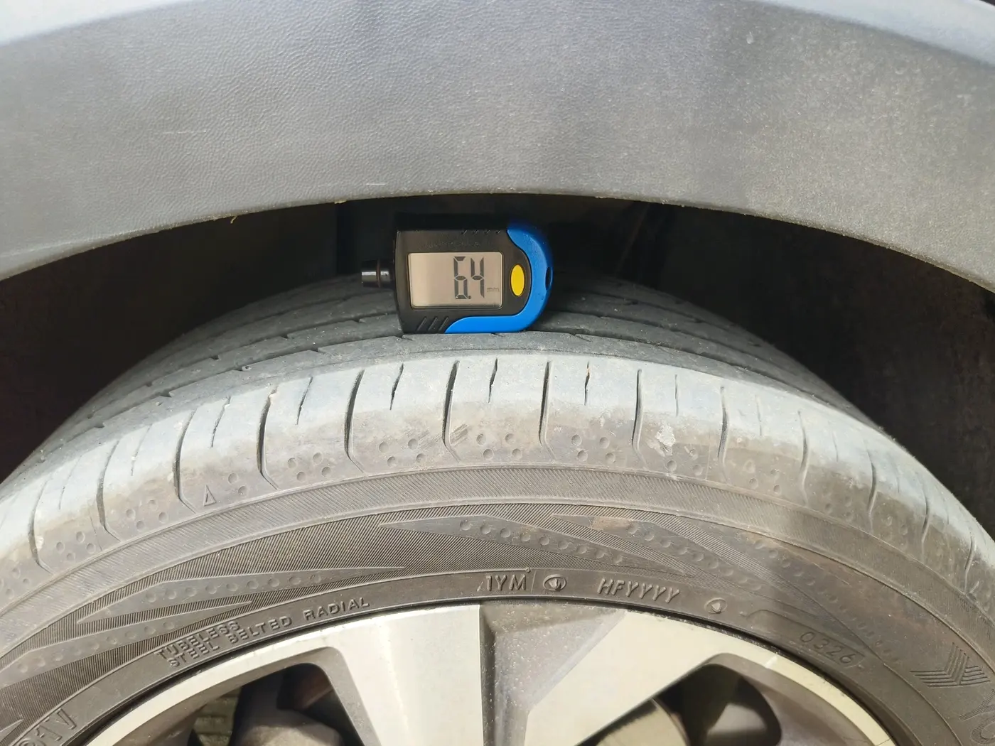 2023 Volkswagen TAIGUN TOPLINE 1.0 TSI AT, Petrol, Automatic, 47,522 km, tyre