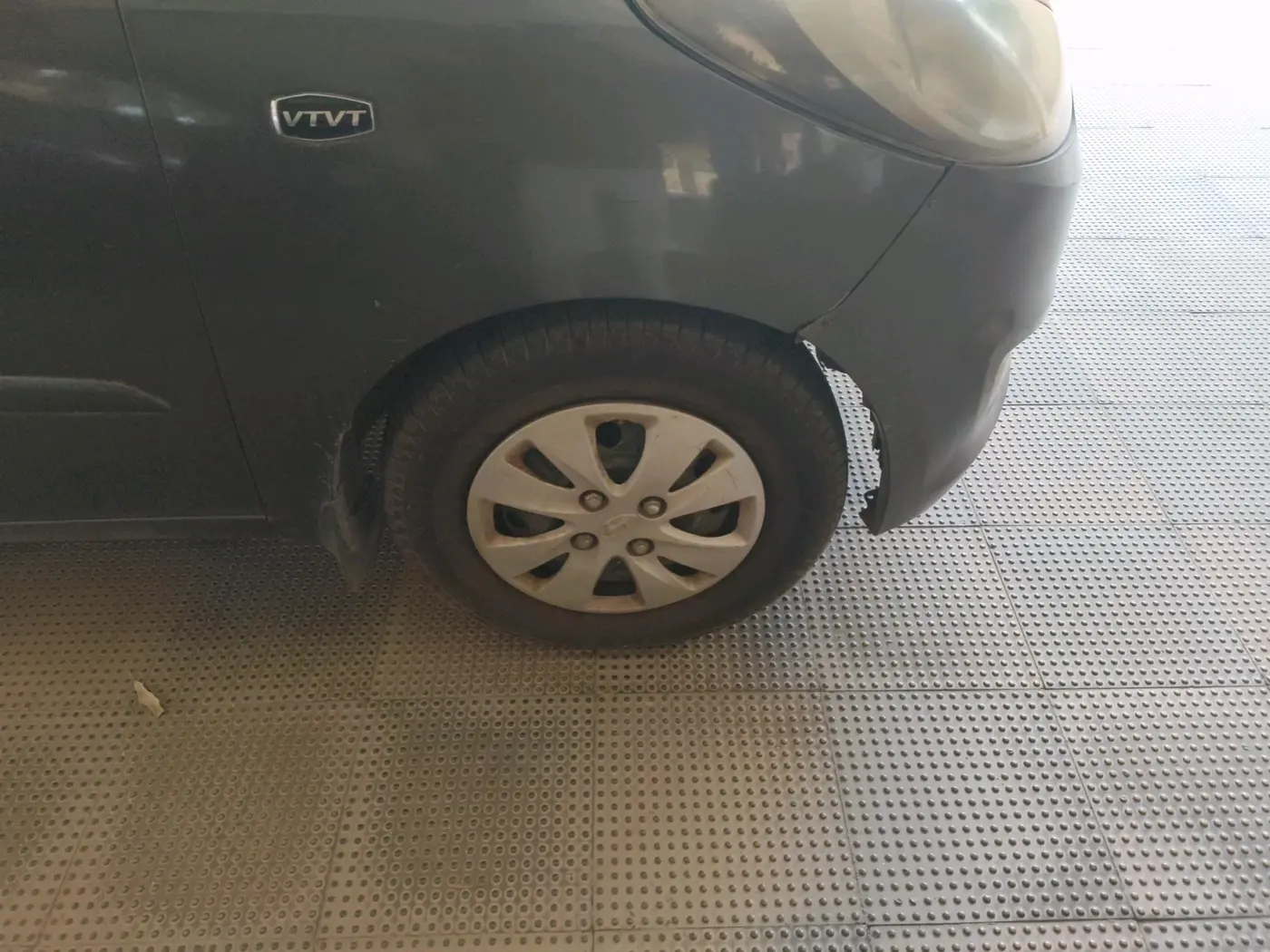 2013 Hyundai i10 SPORTZ 1.2, Petrol, Manual, 1,57,044 km, tyre