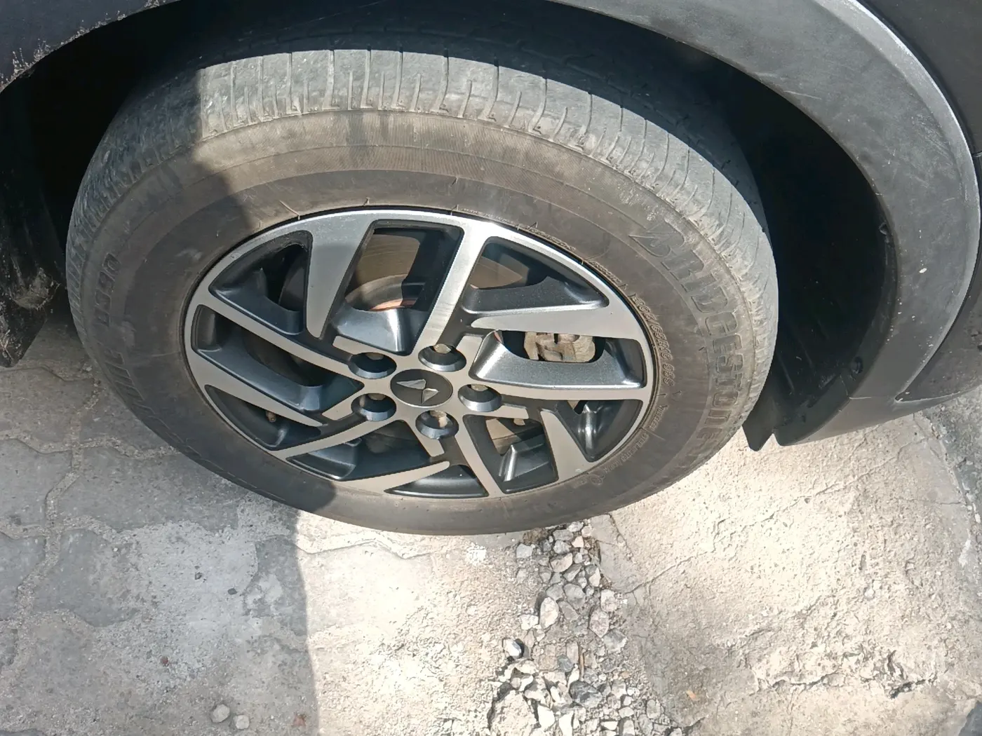 2023 Mahindra XUV300 W8 (O) 1.5 DIESEL, Diesel, Manual, 53,831 km, tyre