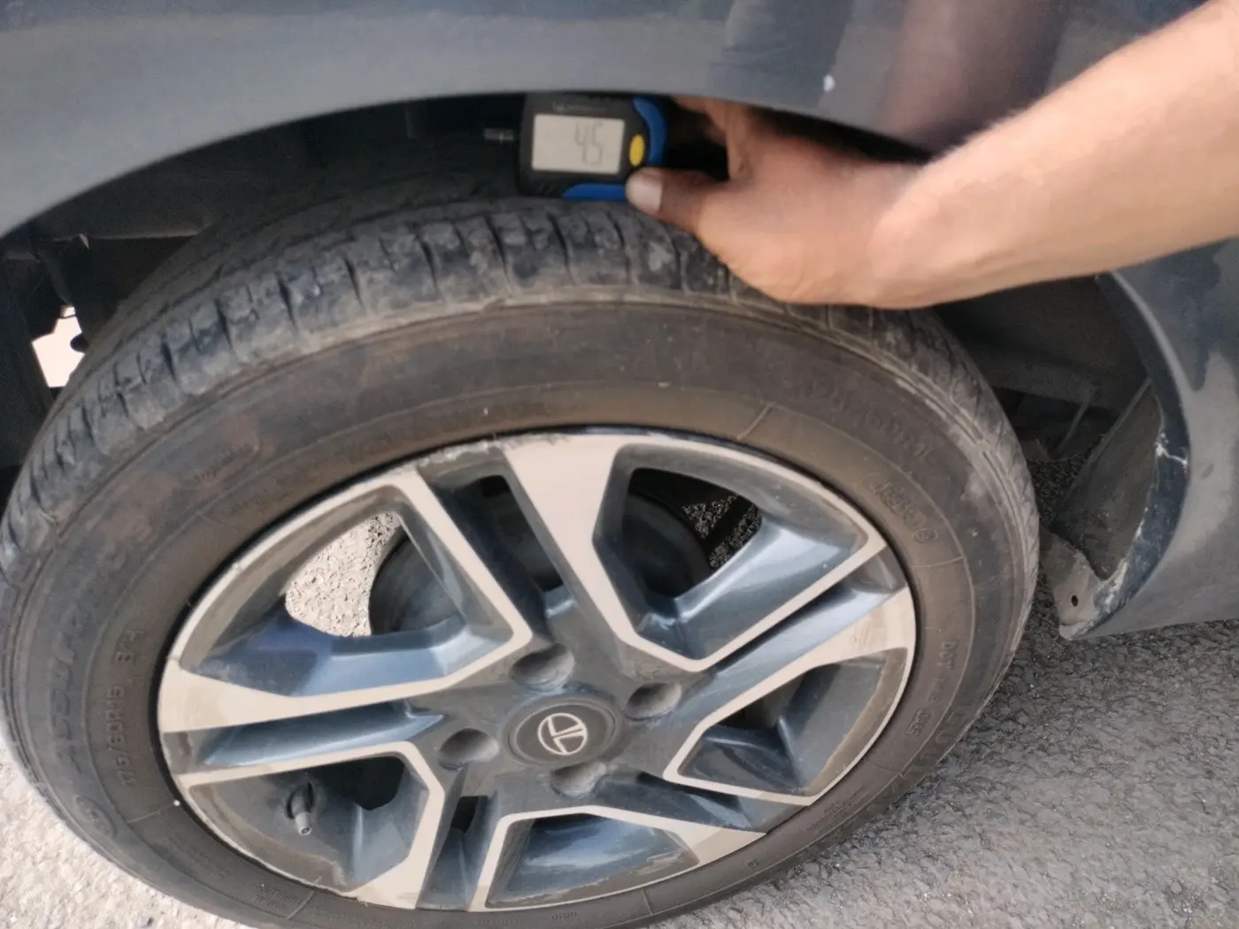 2019 Tata Tiago XZ PLUS PETROL, Petrol, Manual, 54,057 km, tyre