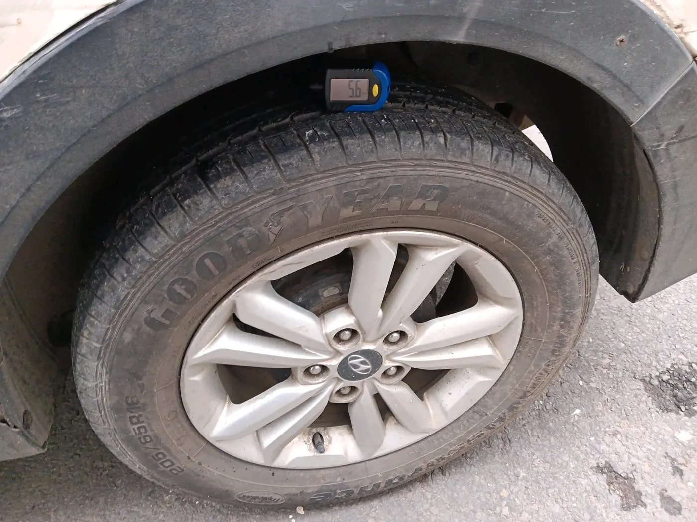 2016 Hyundai Creta SX PLUS 1.6 DIESEL, Diesel, Manual, 2,01,873 km, tyre