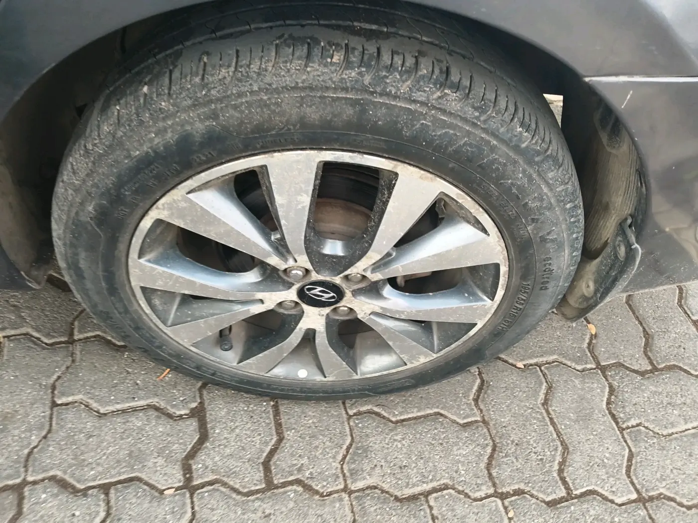2013 Hyundai Verna FLUIDIC 1.6 CRDI SX OPT AT, Diesel, Automatic, 1,82,000 km, tyre
