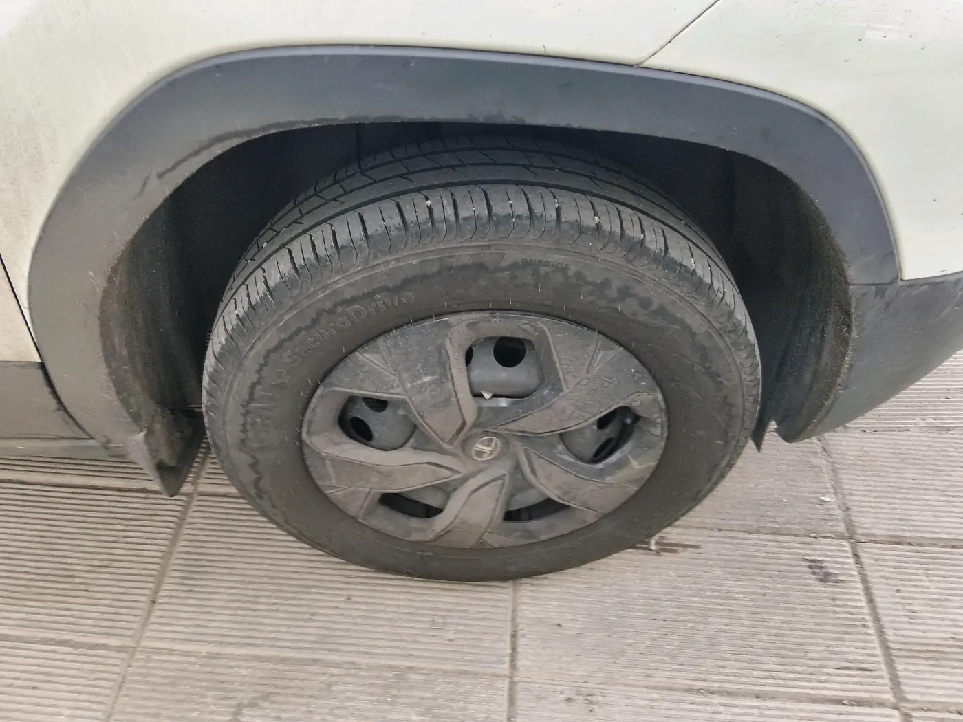 2022 Tata PUNCH ADVENTURE MT, Petrol, Manual, 96,436 km, tyre