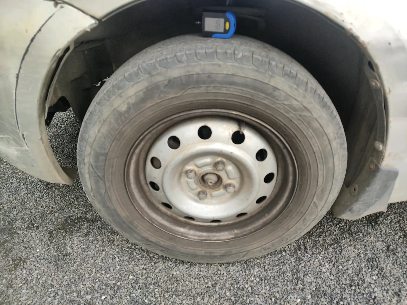 2011 Maruti Swift Dzire LXI, CNG, Manual, 99,216 km, tyre