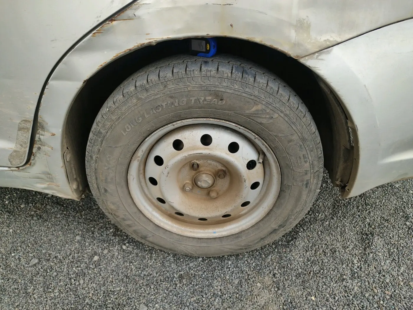 2011 Maruti Swift Dzire LXI, CNG, Manual, 99,216 km, tyre