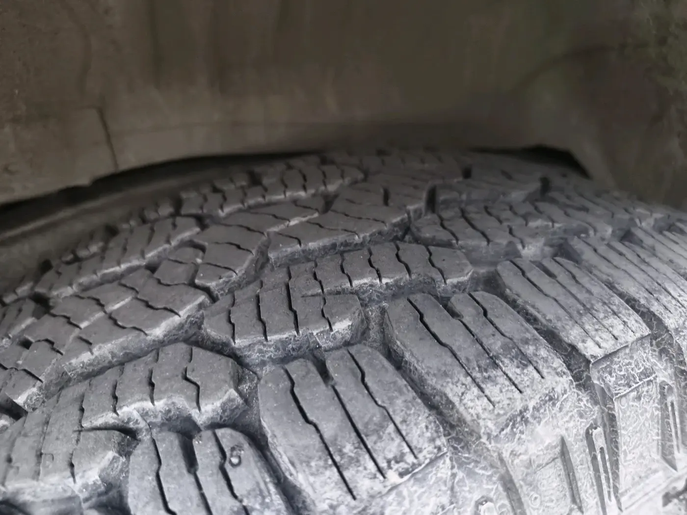 2015 Toyota Fortuner 3.0 4X2 AT, Diesel, Automatic, 1,88,221 km, tyre