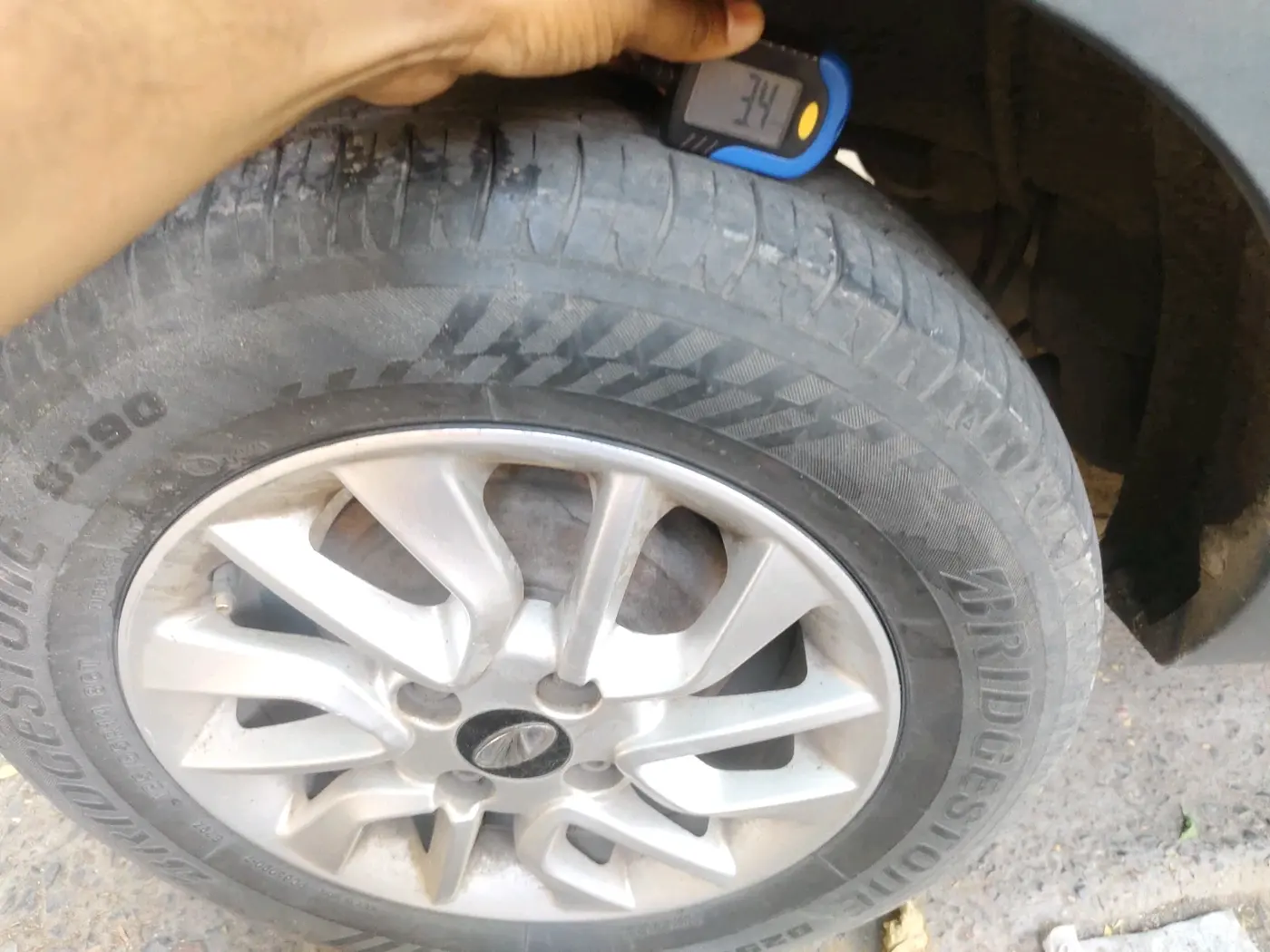 2016 Mahindra Kuv100 K8 6 STR, CNG, Manual, 60,988 km, tyre