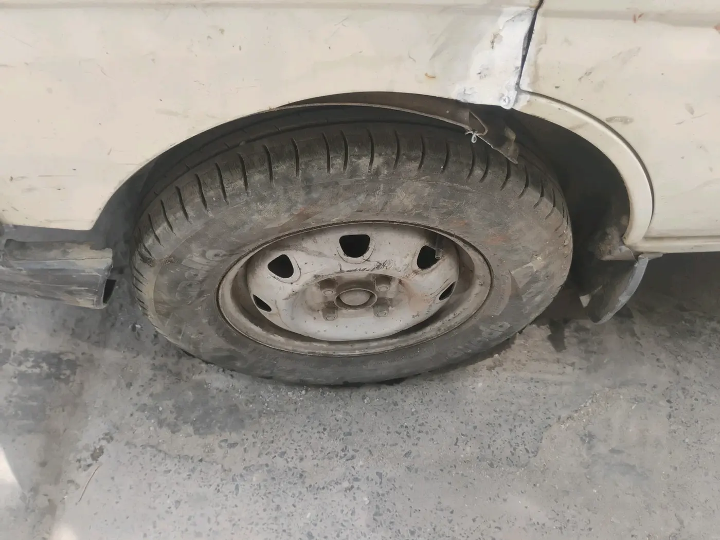 2018 Maruti Eeco 7 STR, CNG, Manual, 1,21,197 km, tyre