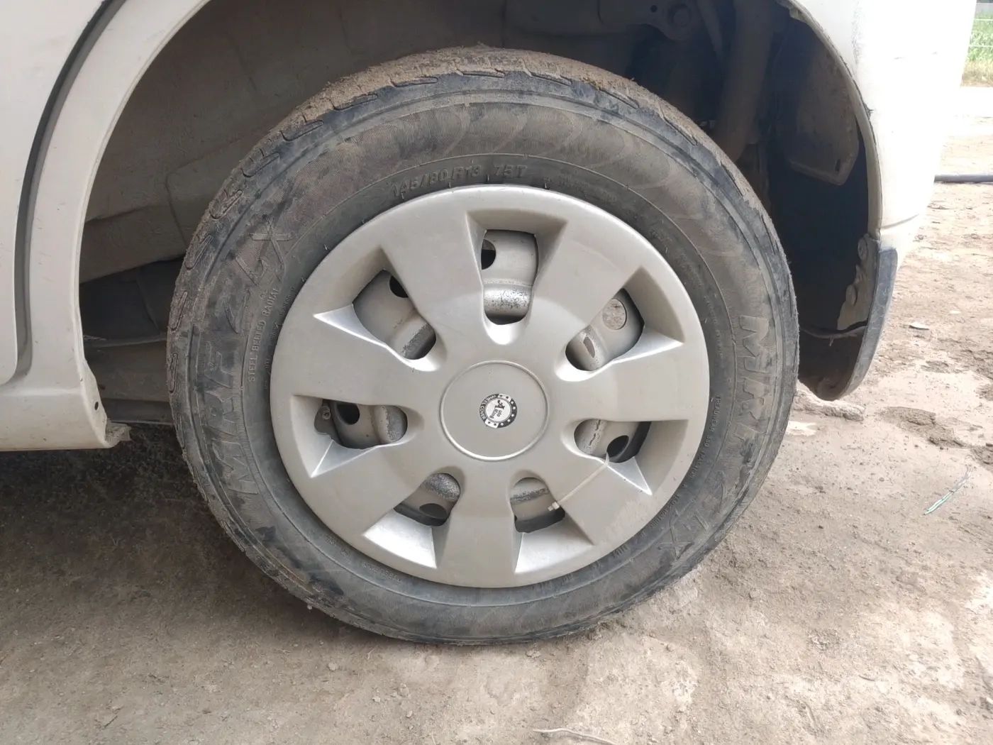 2014 Maruti Wagon R 1.0 LXI, CNG, Manual, 1,56,764 km, tyre