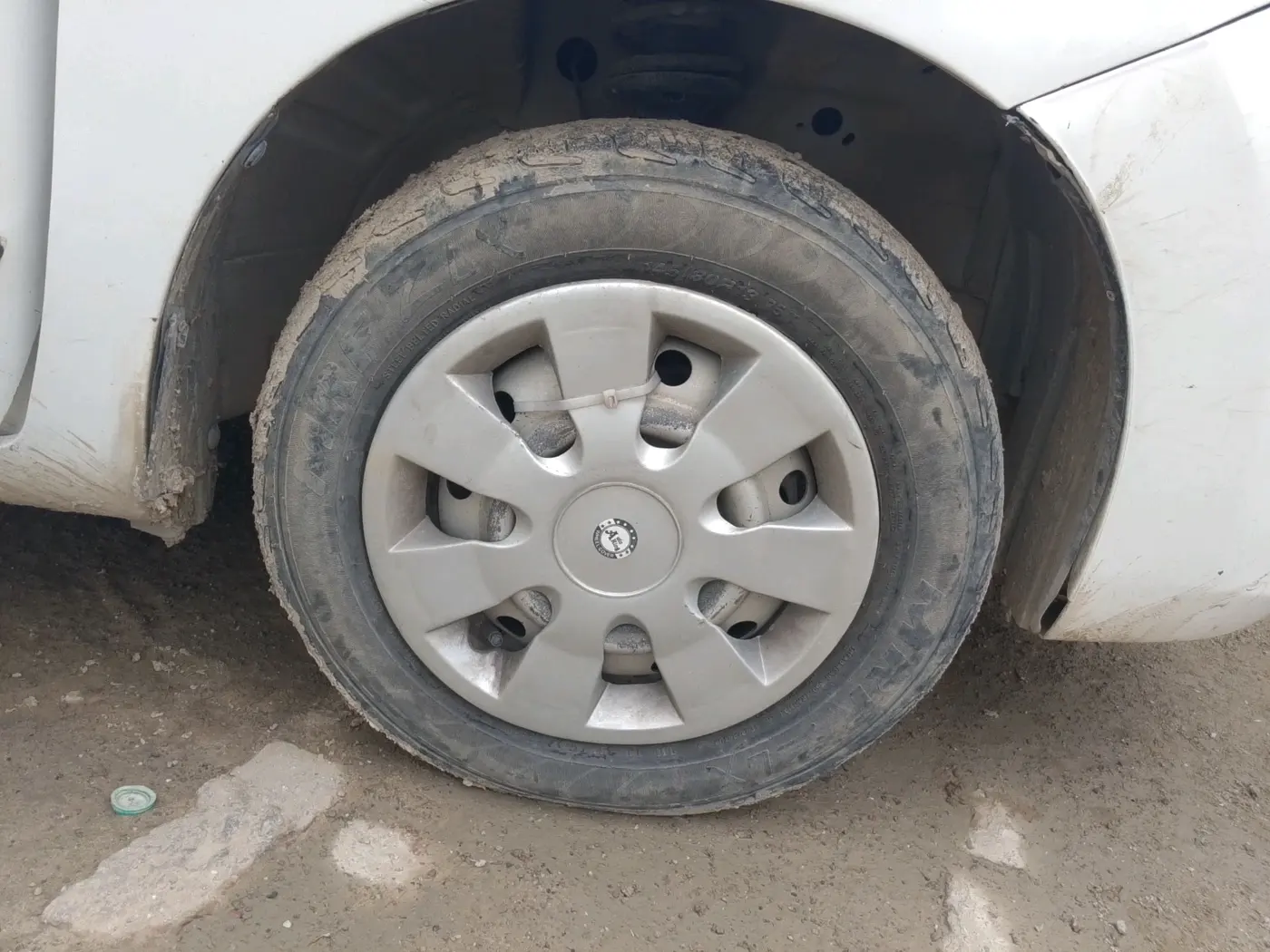2014 Maruti Wagon R 1.0 LXI, CNG, Manual, 1,56,764 km, tyre