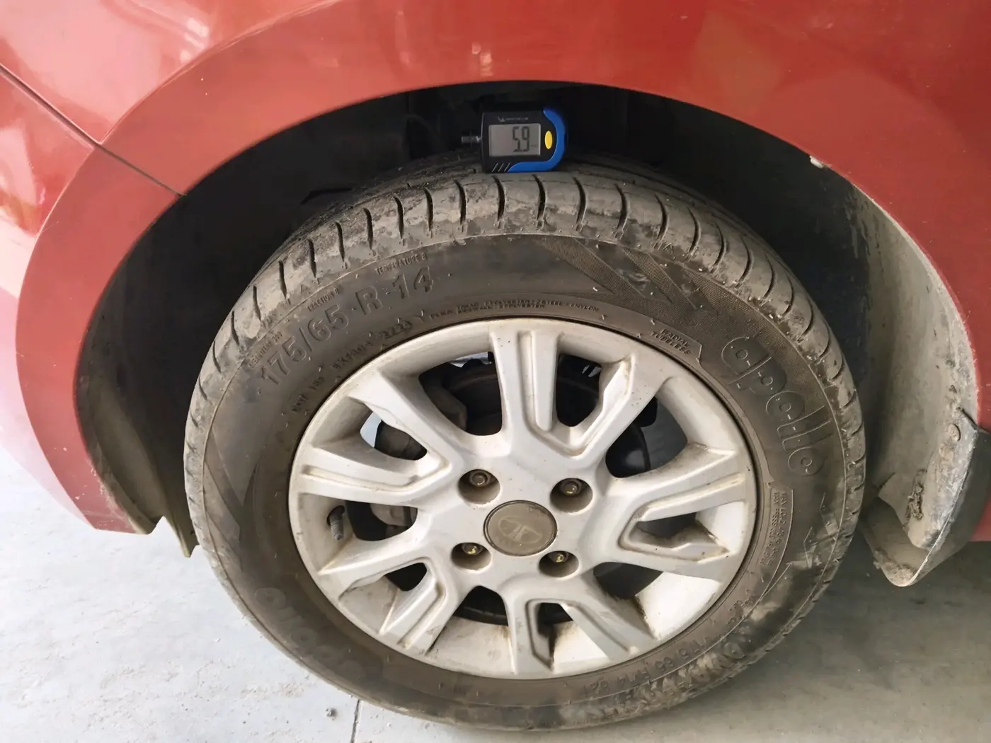 2018 Tata Tiago XZ PETROL, Petrol, Manual, 66,735 km, tyre